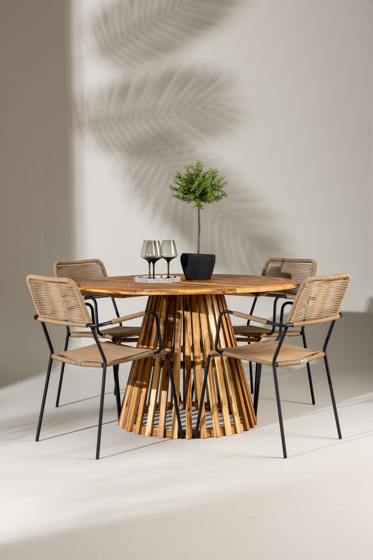 Lumpur Matbord med Lindos Stolarna – Akacia