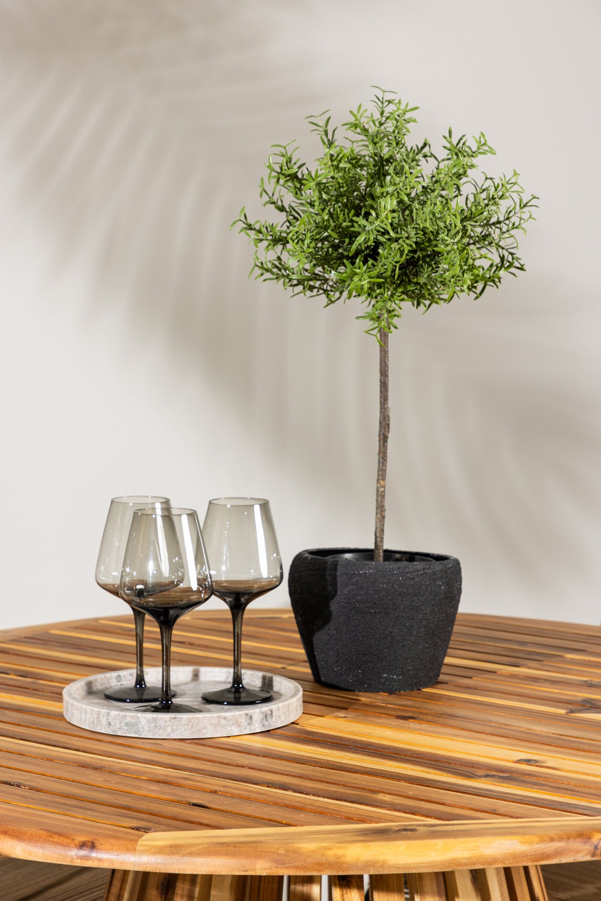 Lumpur Matbord med Lindos Stolarna – Akacia