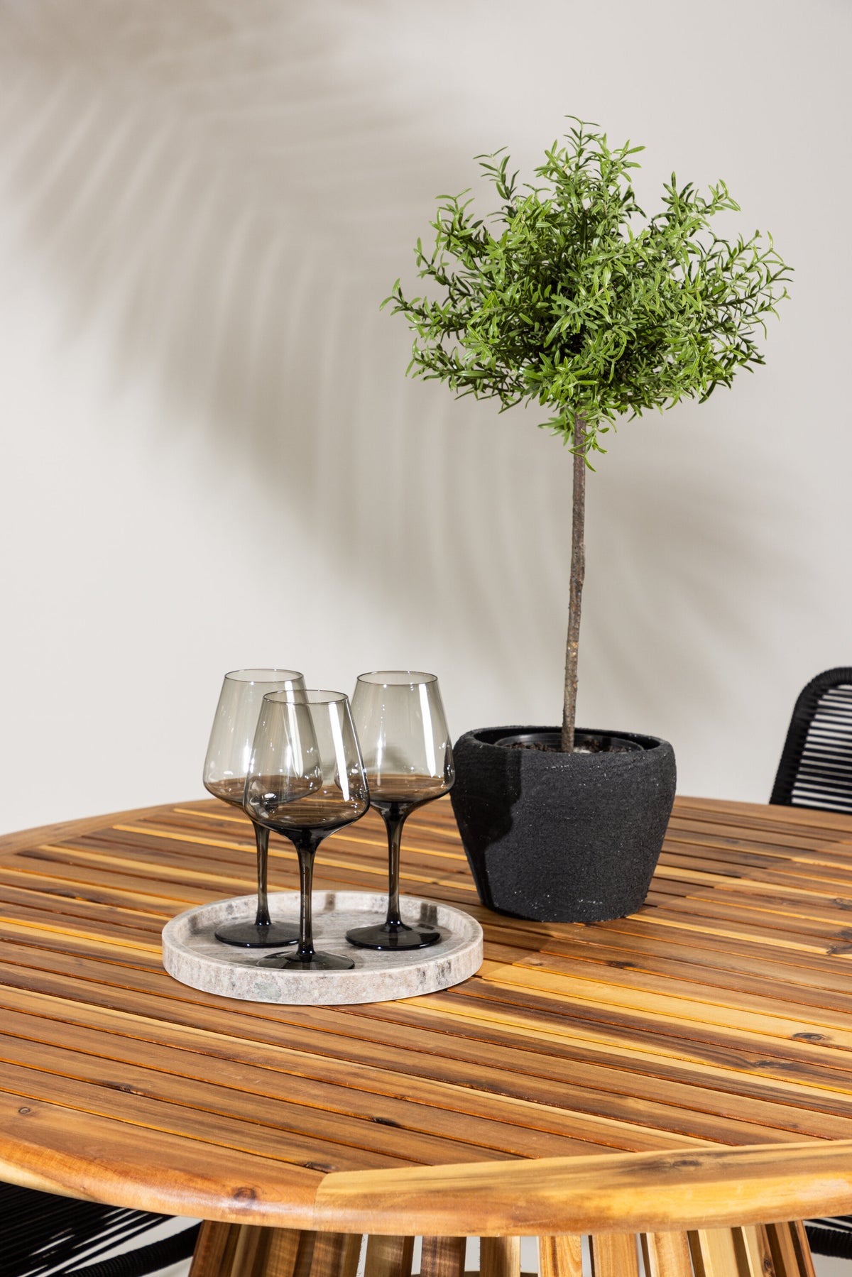 Lumpur Matbord med Lindos Stolarna – Akacia