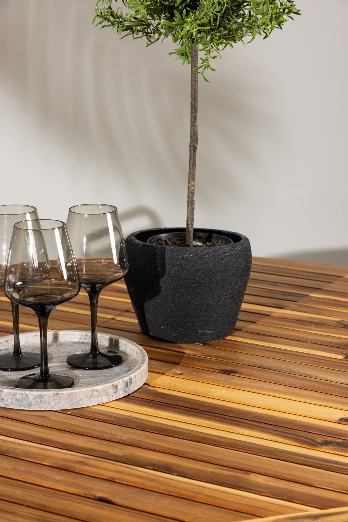 Lumpur Matbord med Lindos Stolarna – Akacia