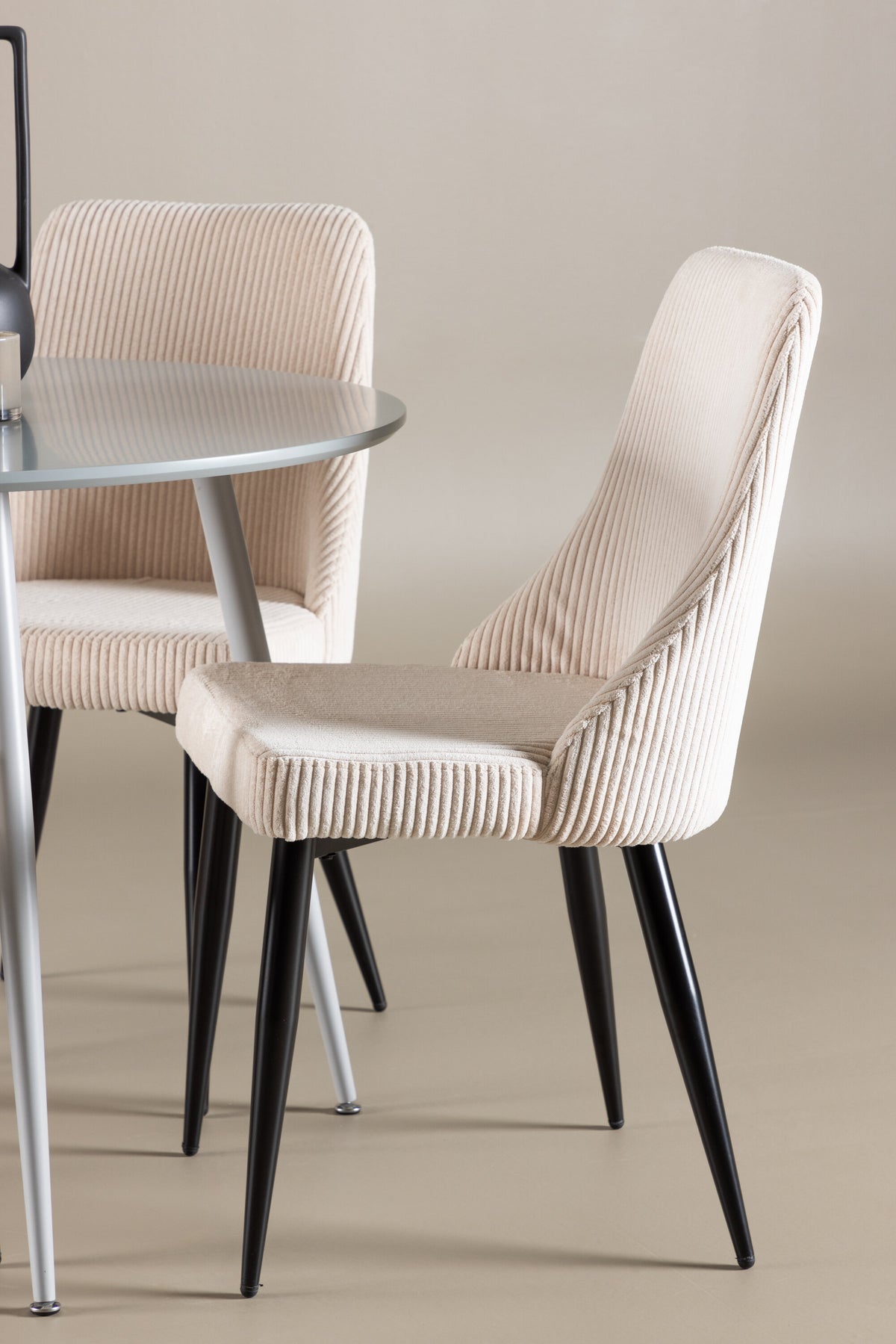 Plaza Matbord med Leone Stolarna – MDF