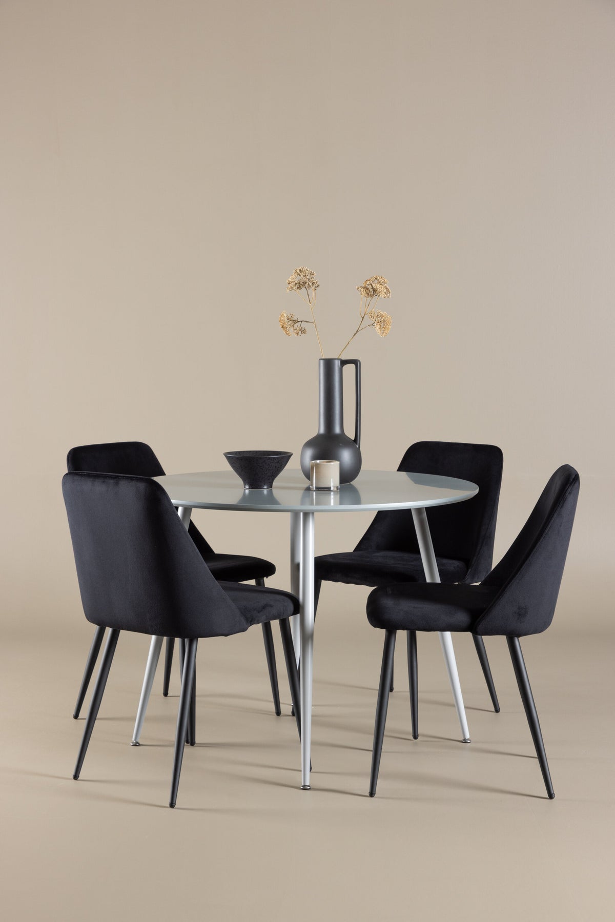 Plaza Matbord med Night Stolarna