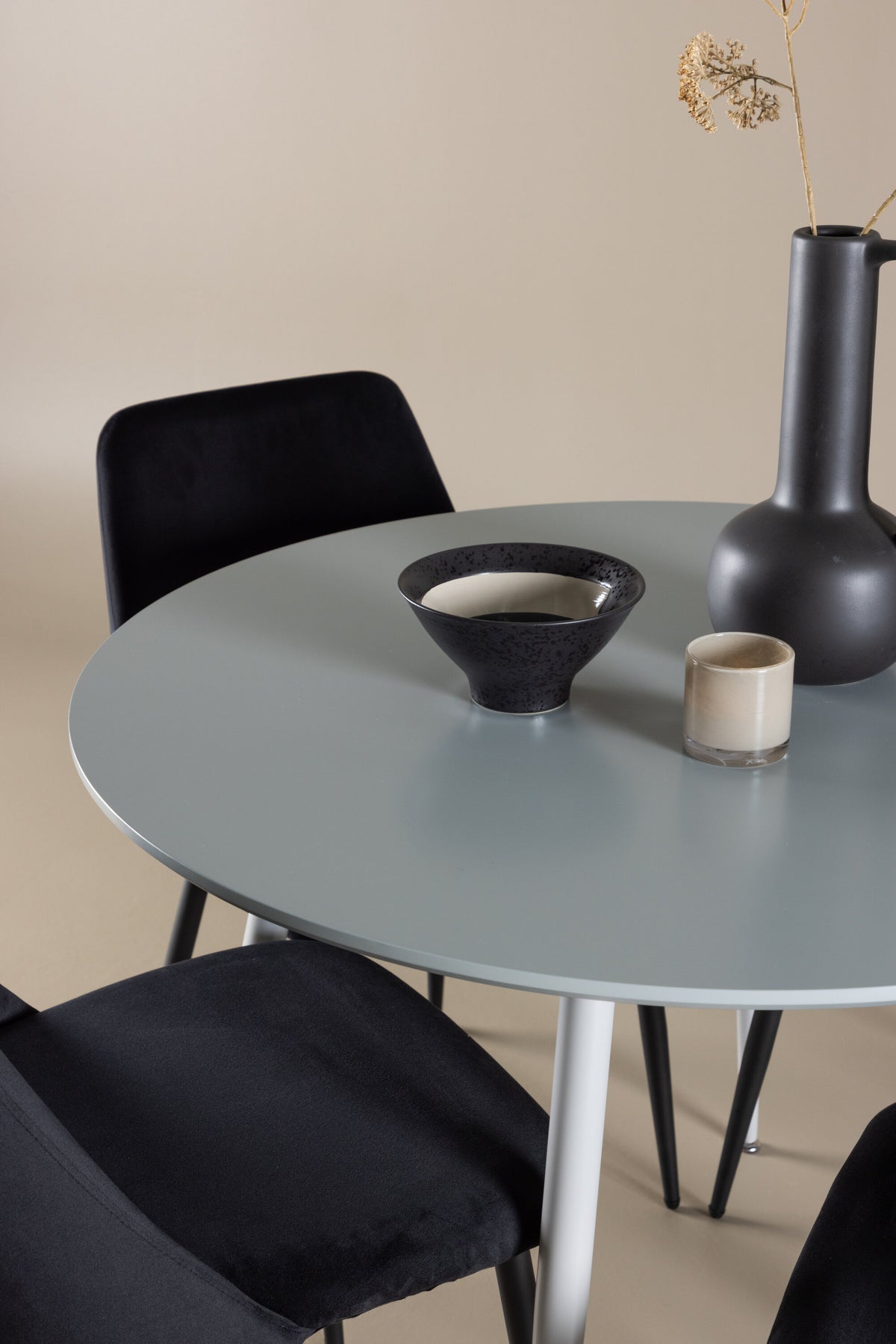 Plaza Matbord med Night Stolarna