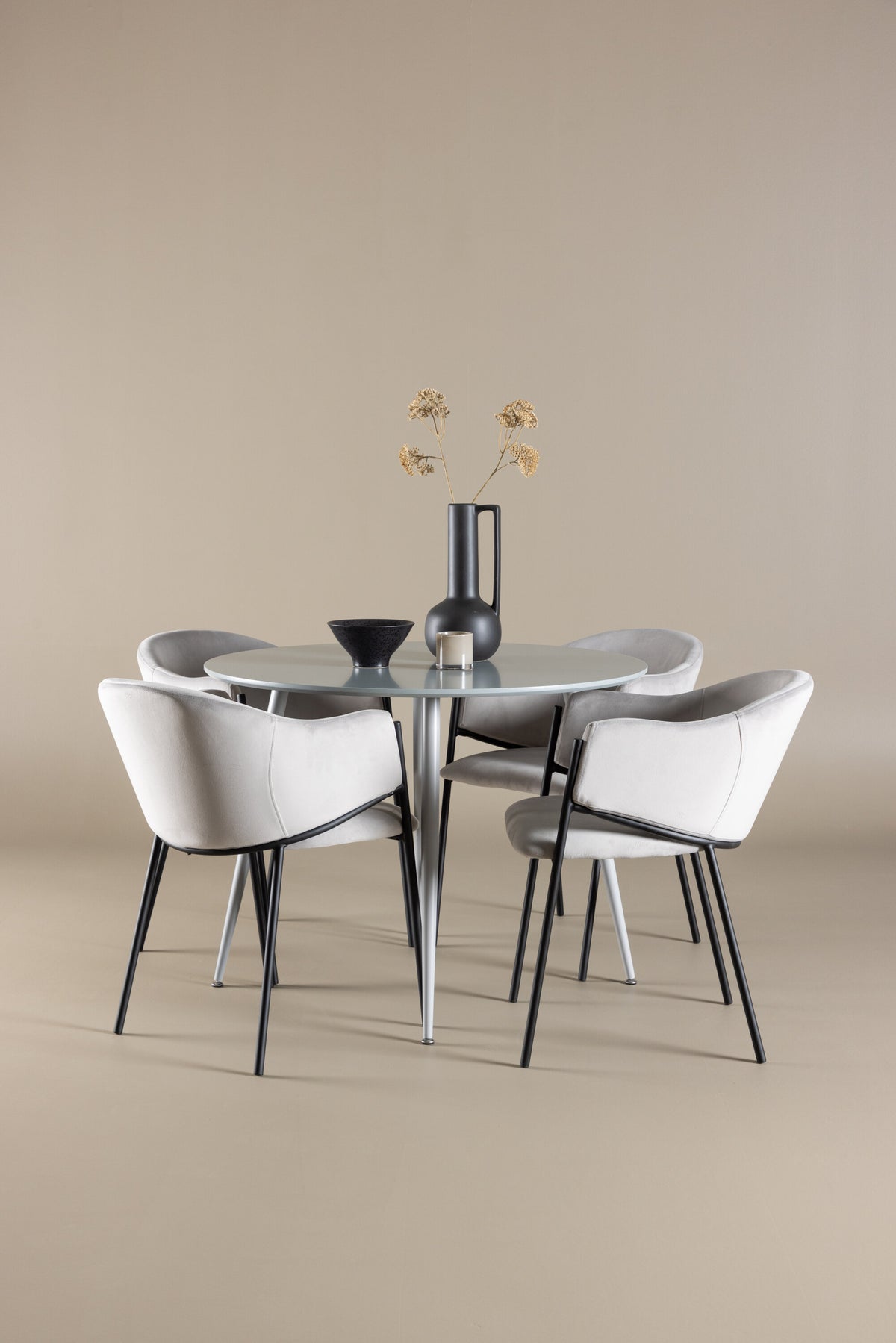 Plaza Matbord med Evelina Stolarna – MDF