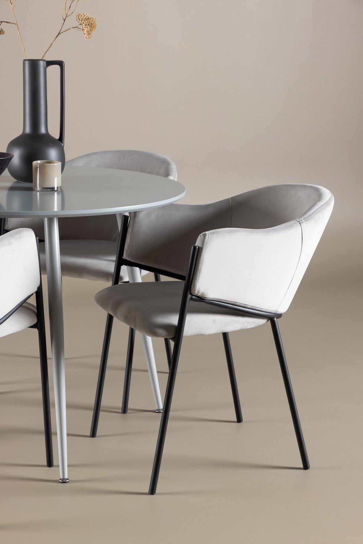 Plaza Matbord med Evelina Stolarna – MDF