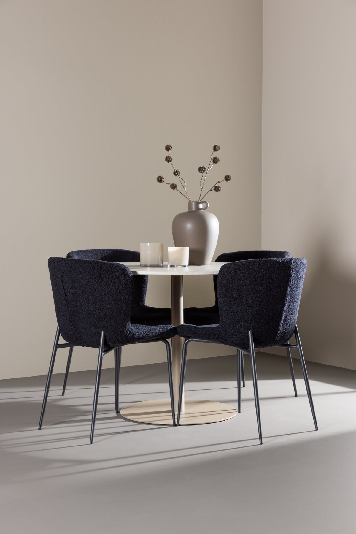 Lycke Matbord med Modesto Stolarna – MDF