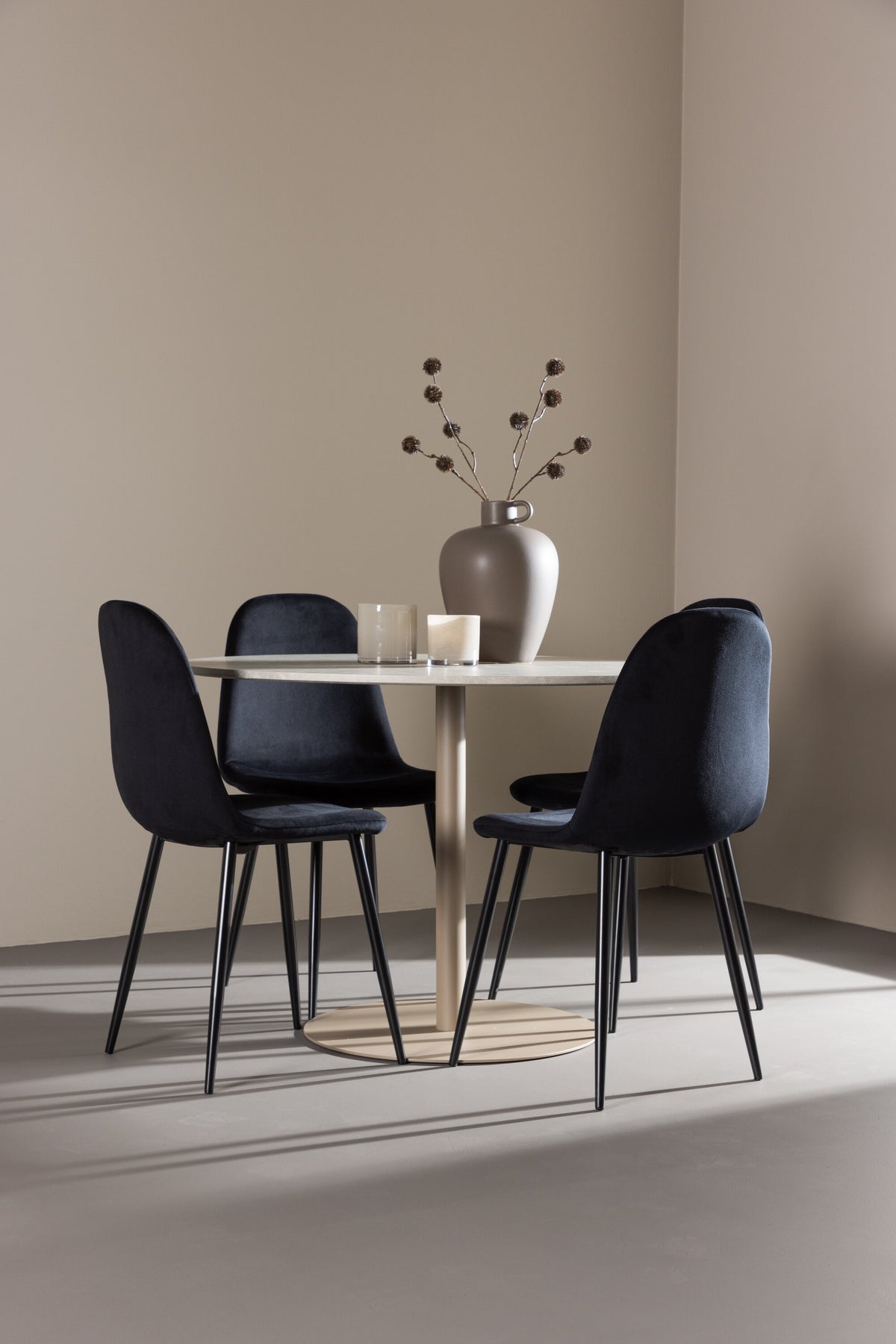 Lycke Matbord med Polar Stolarna – MDF