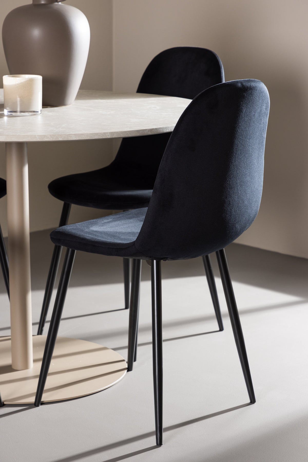 Lycke Matbord med Polar Stolarna – MDF