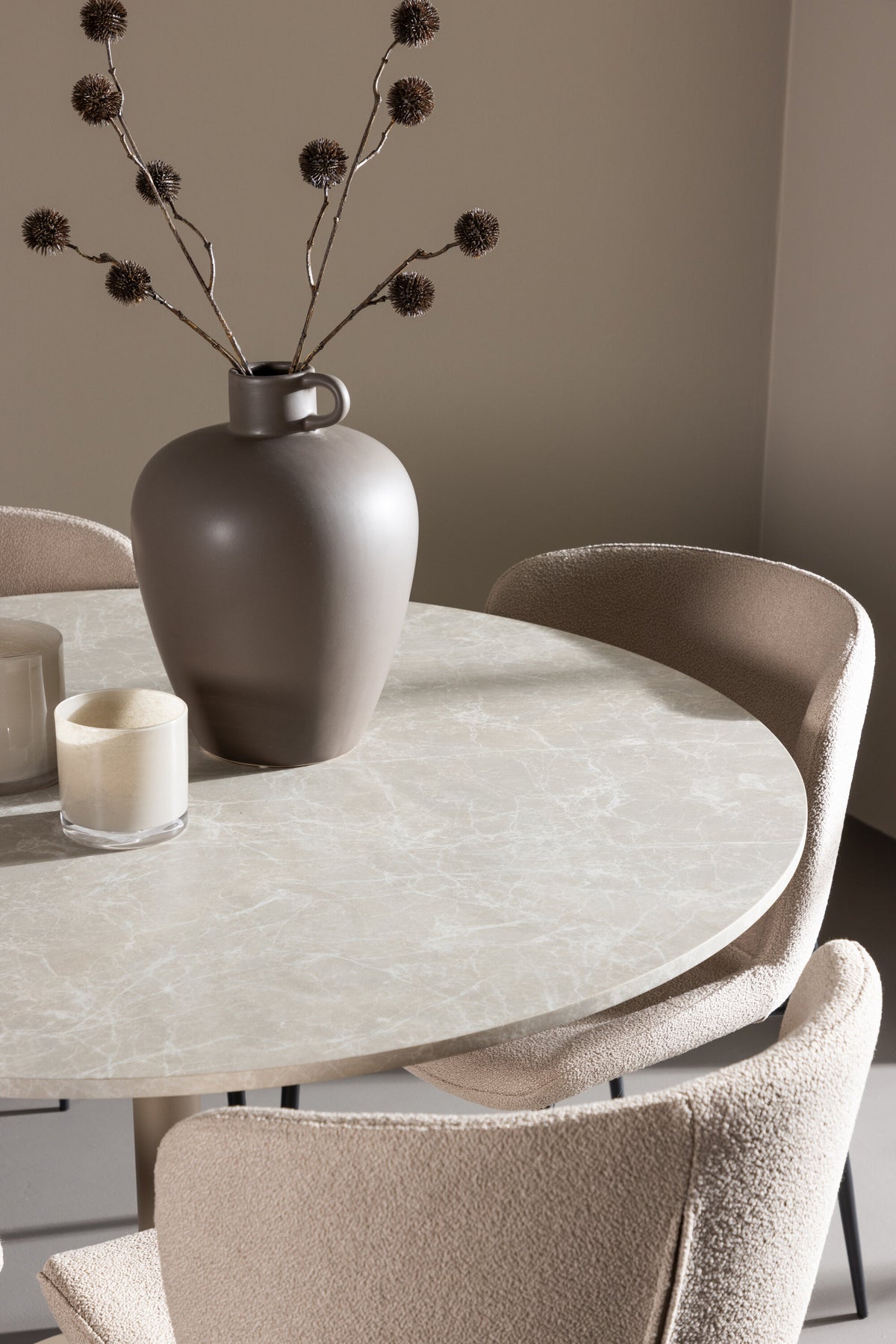 Lycke Matbord med Modesto Stolarna – MDF