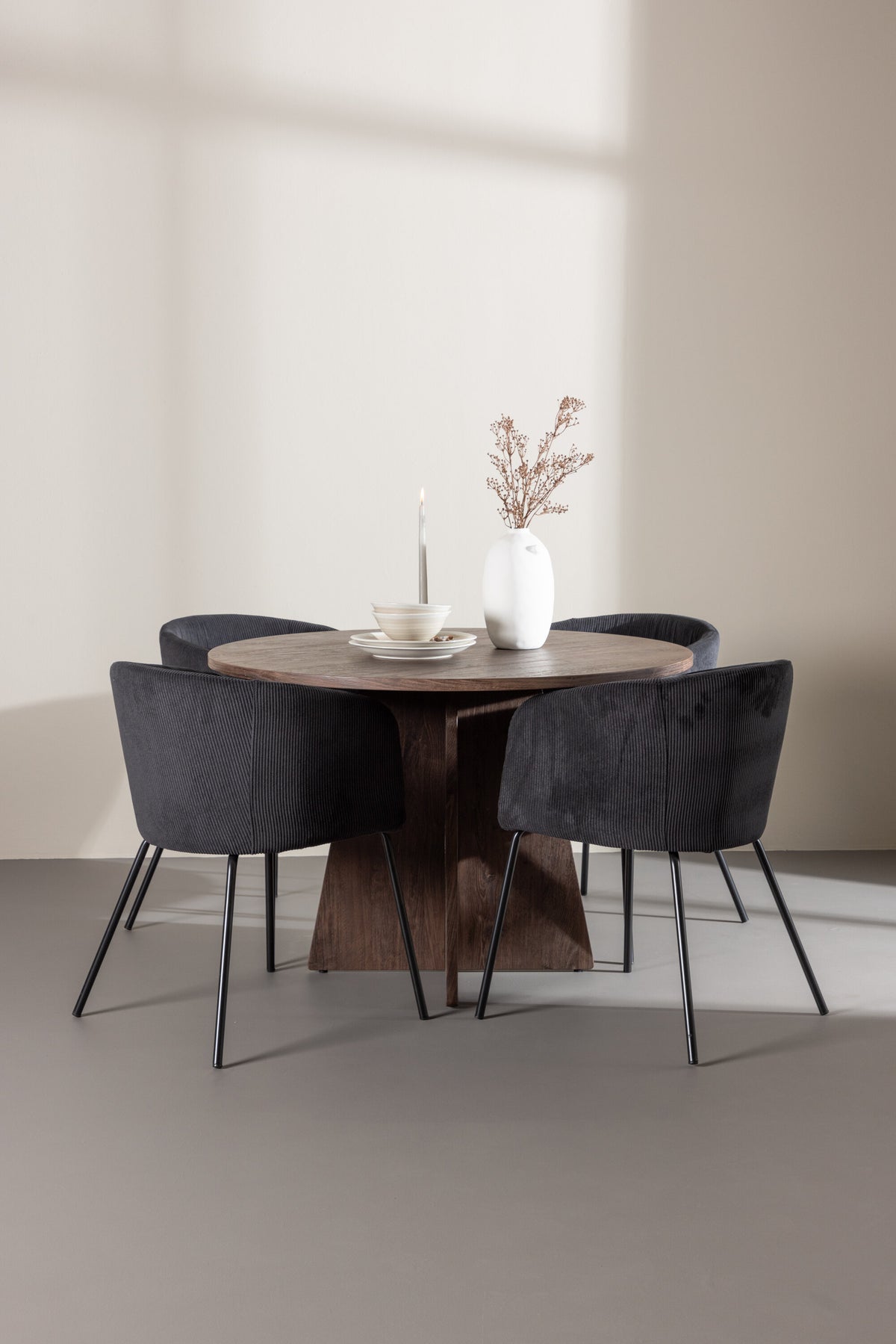 Bootcut Matbord med Berit Stolarna – MDF