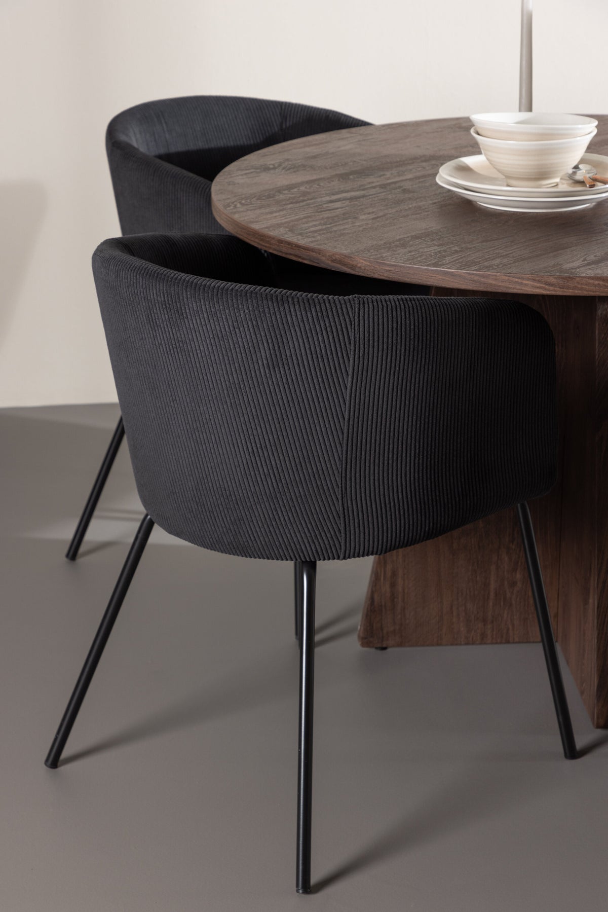 Bootcut Matbord med Berit Stolarna – MDF