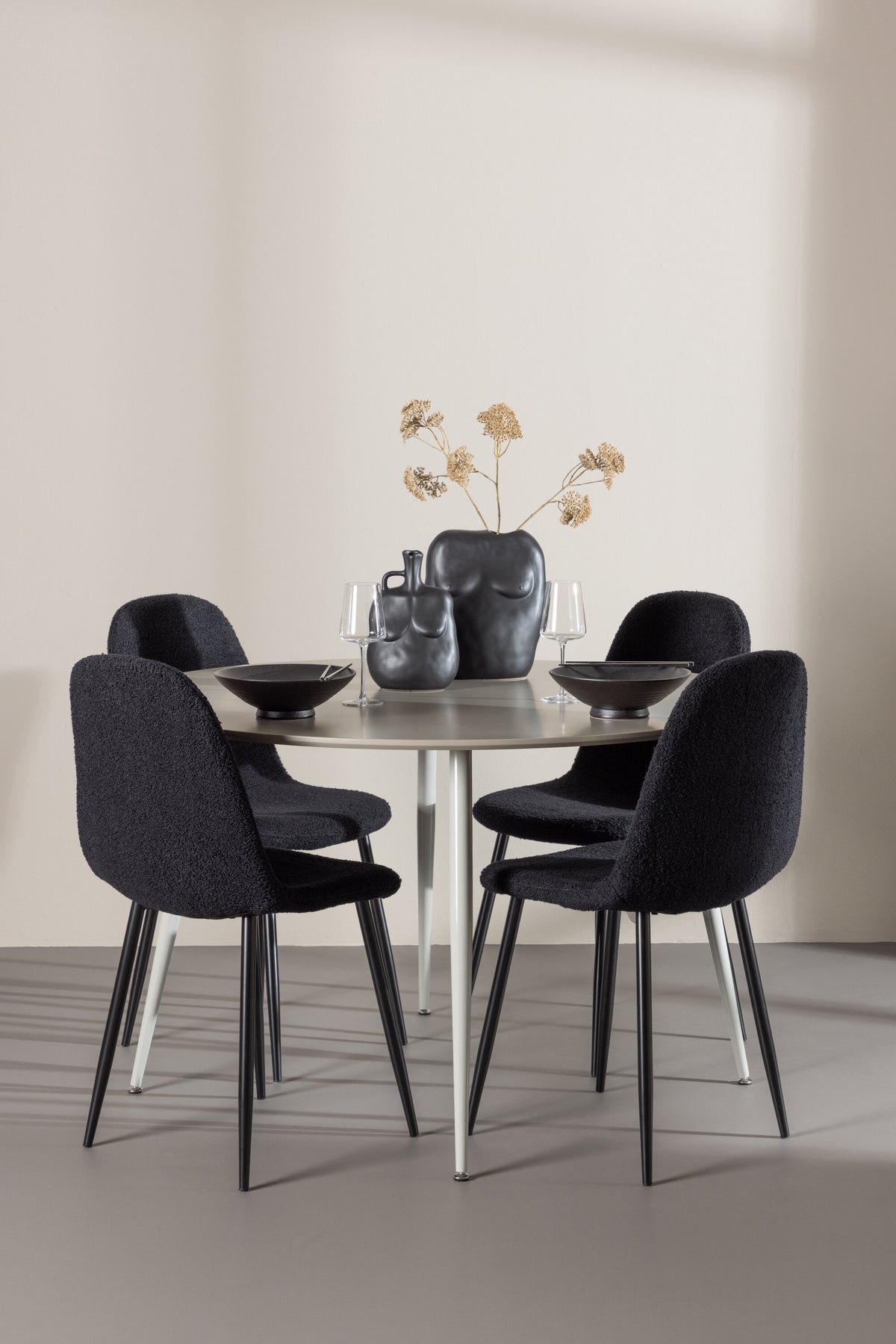 Plaza Matbord med Polar Stolarna – MDF