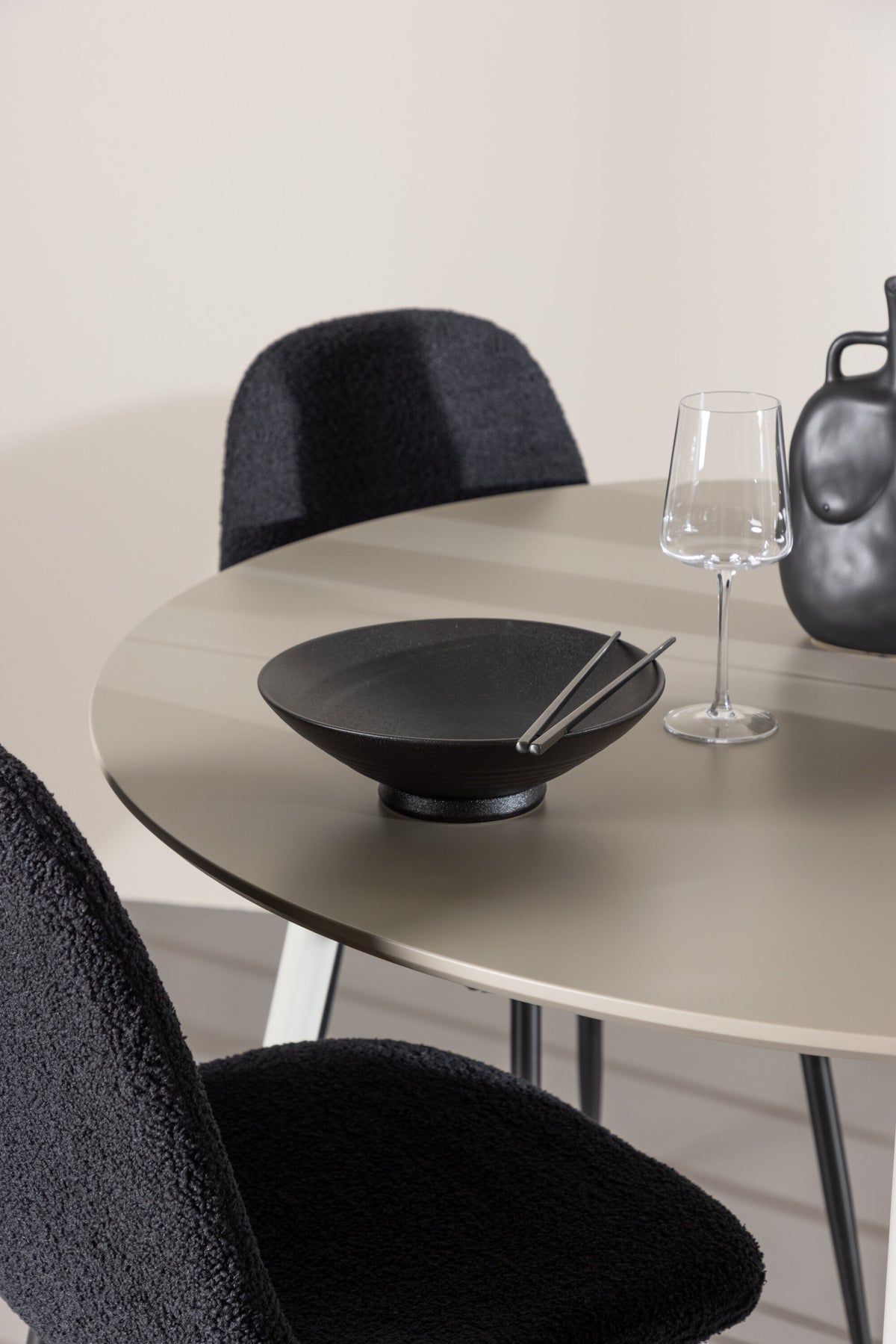 Plaza Matbord med Polar Stolarna – MDF