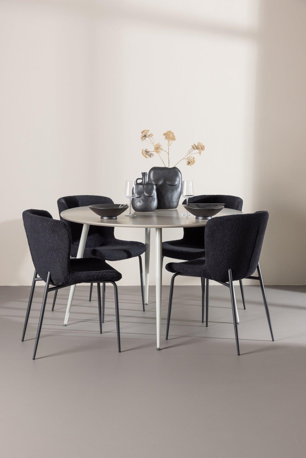 Plaza Matbord med Modesto Stolarna – MDF