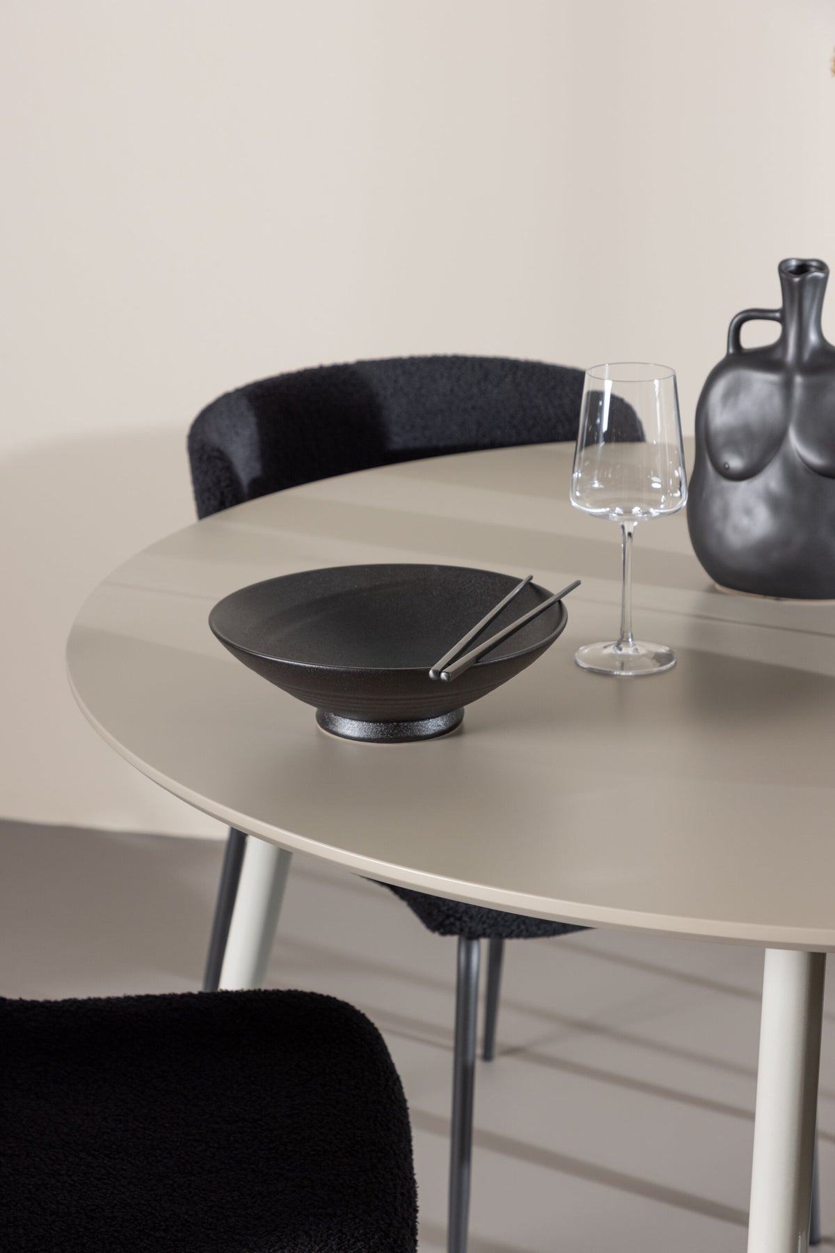 Plaza Matbord med Modesto Stolarna – MDF