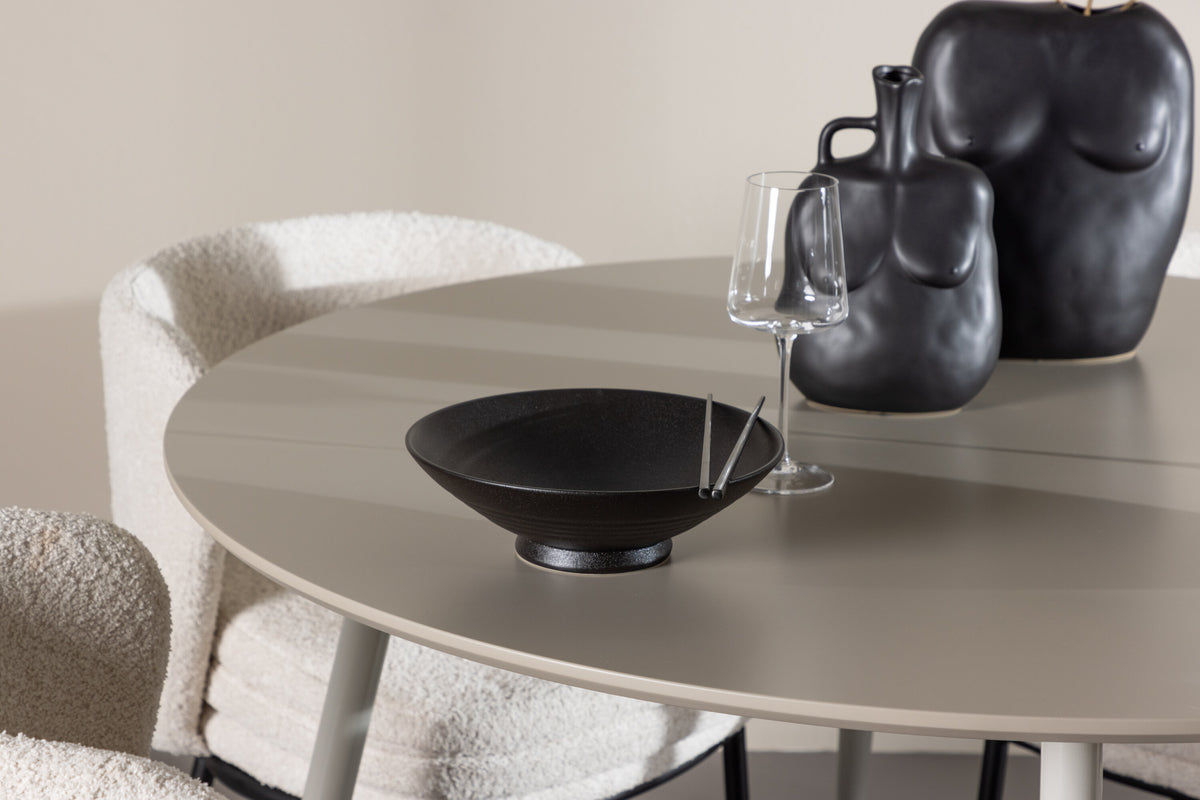 Plaza Matbord med Agnes Stolarna