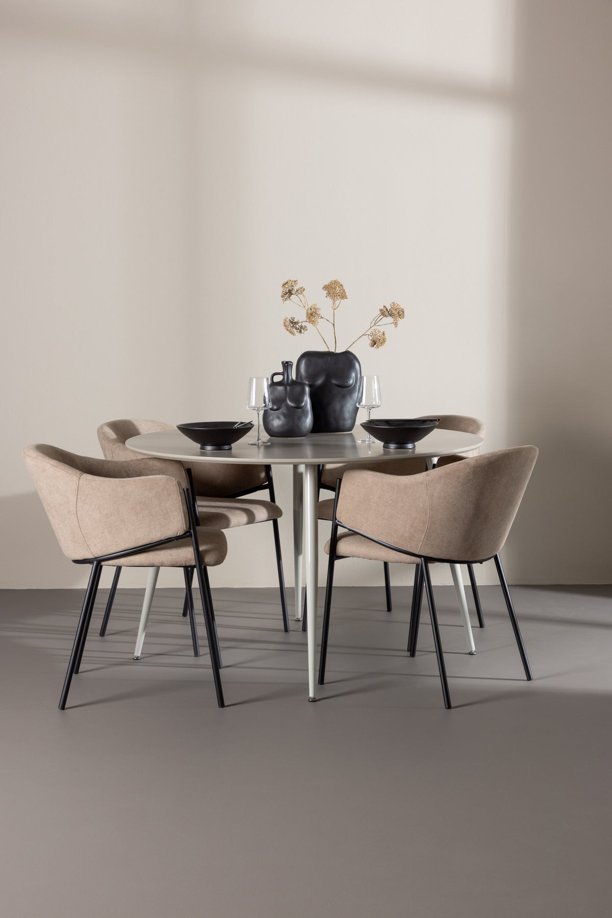 Plaza Matbord med Evelina Stolarna – MDF