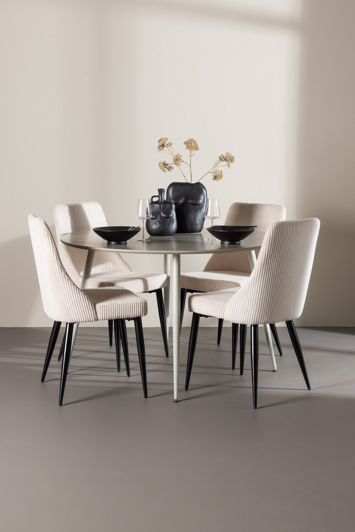Plaza Matbord med Leone Stolarna – MDF