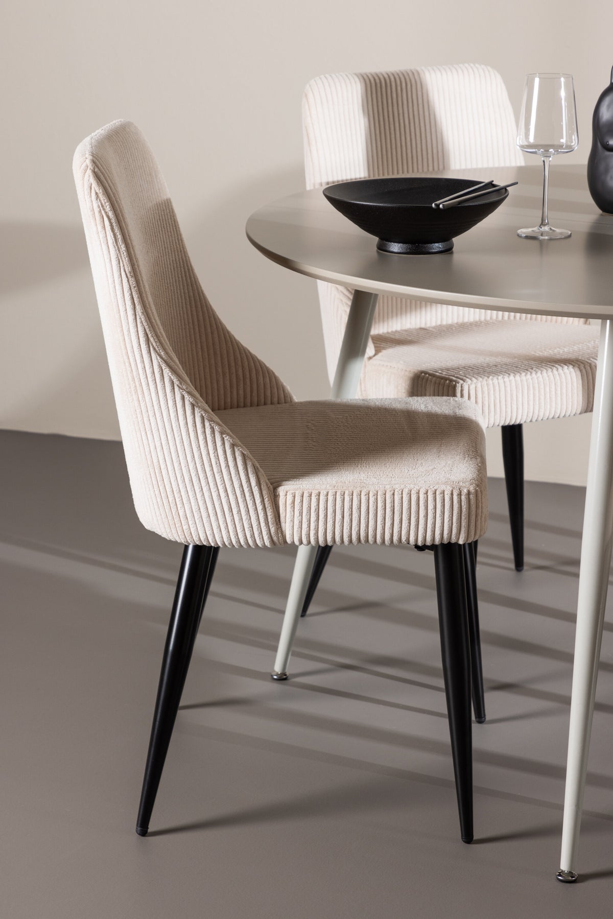 Plaza Matbord med Leone Stolarna – MDF