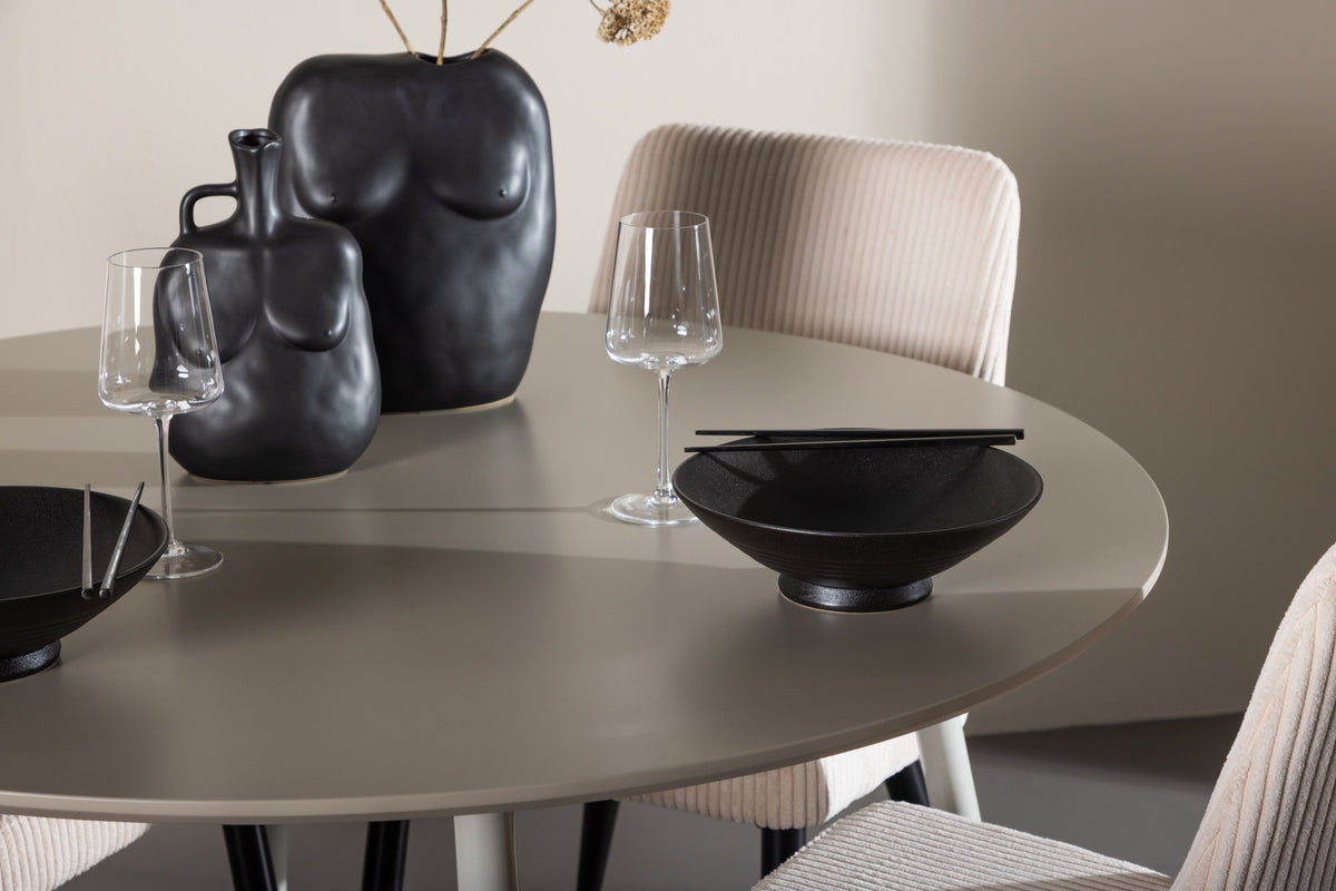 Plaza Matbord med Leone Stolarna – MDF