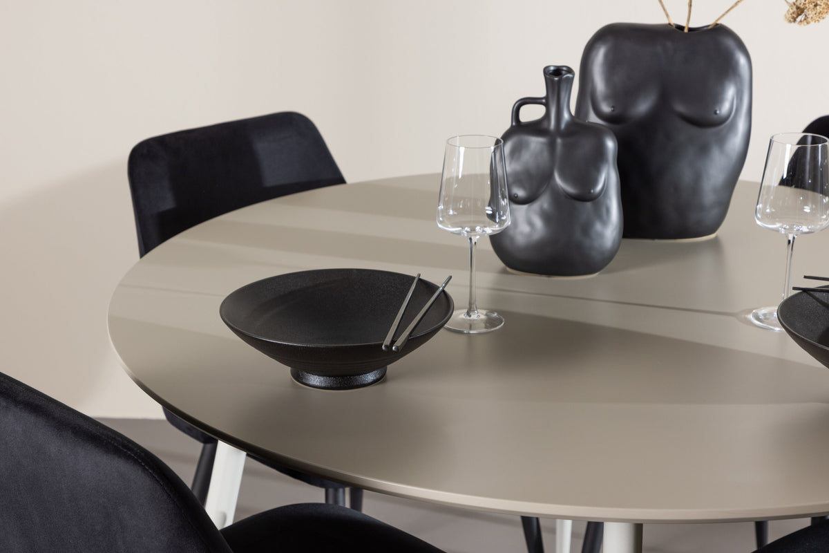 Plaza Matbord med Night Stolarna