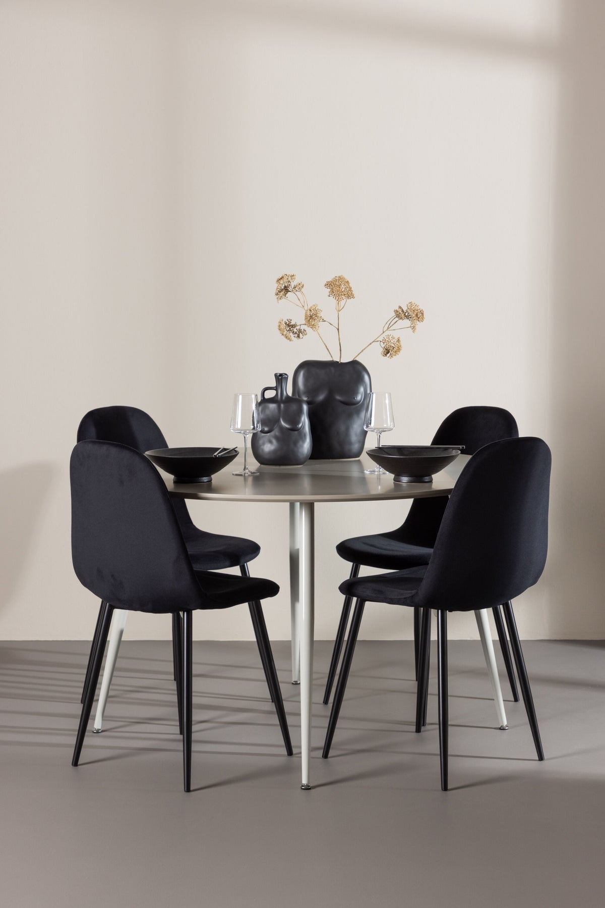 Plaza Matbord med Polar Stolarna – MDF