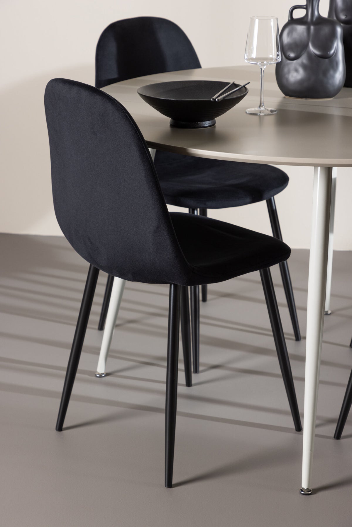 Plaza Matbord med Polar Stolarna – MDF