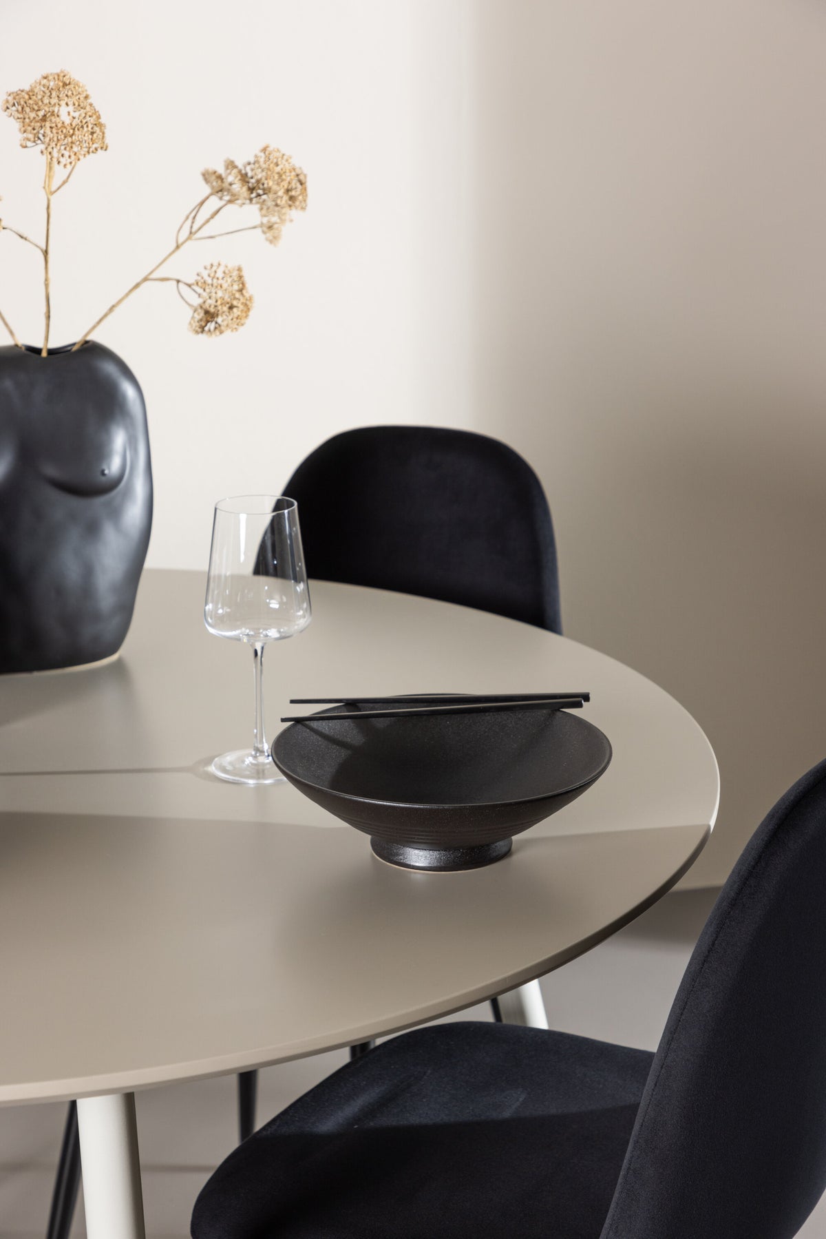 Plaza Matbord med Polar Stolarna – MDF