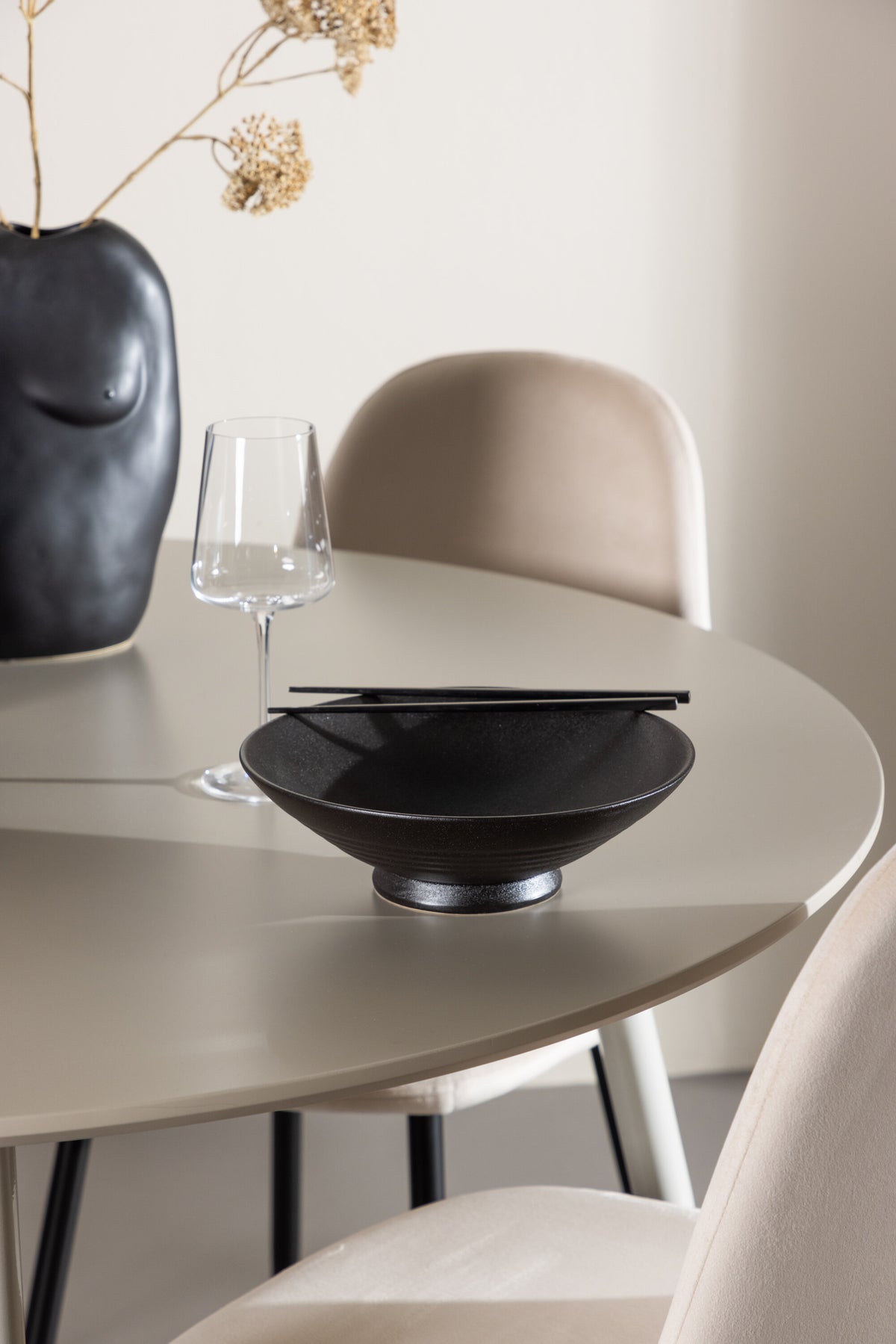 Plaza Matbord med Polar Stolarna – MDF