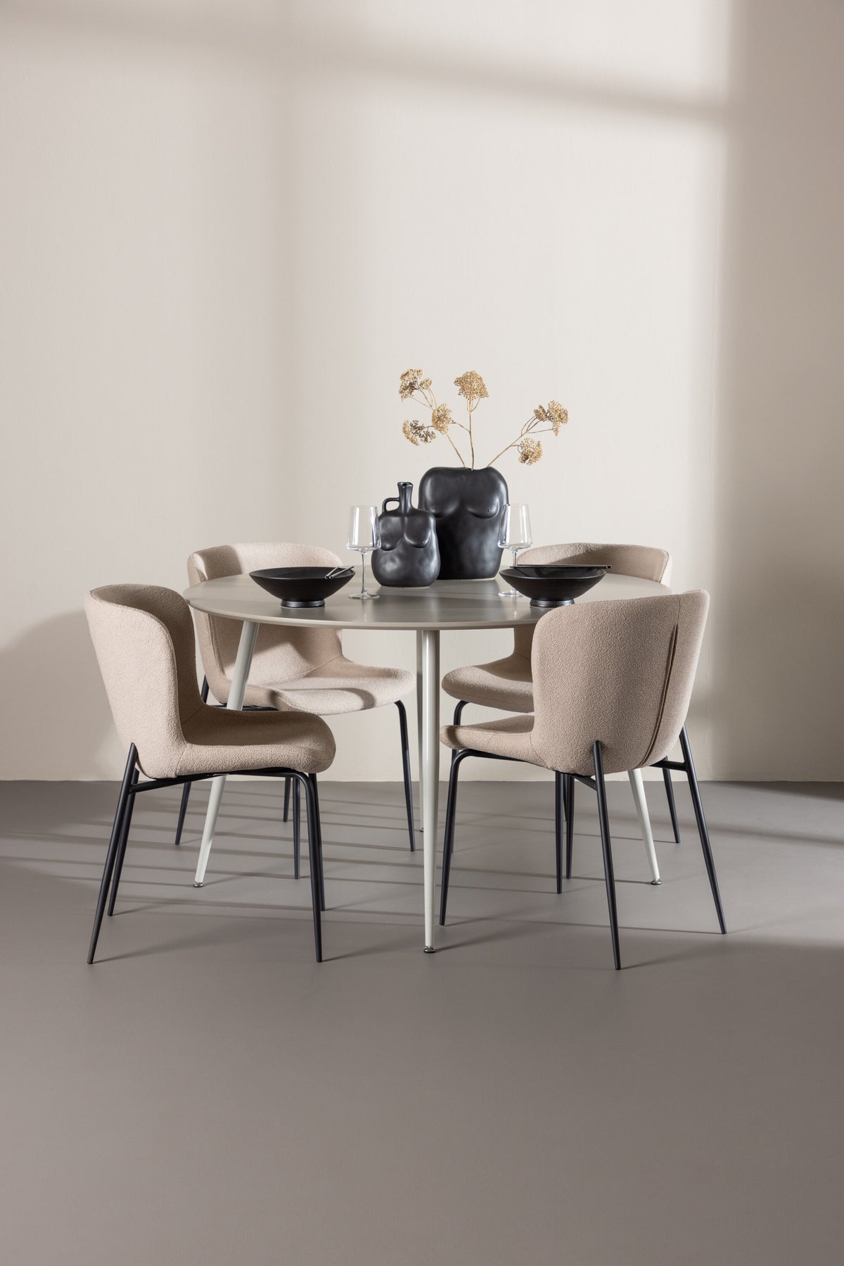 Plaza Matbord med Modesto Stolarna – MDF