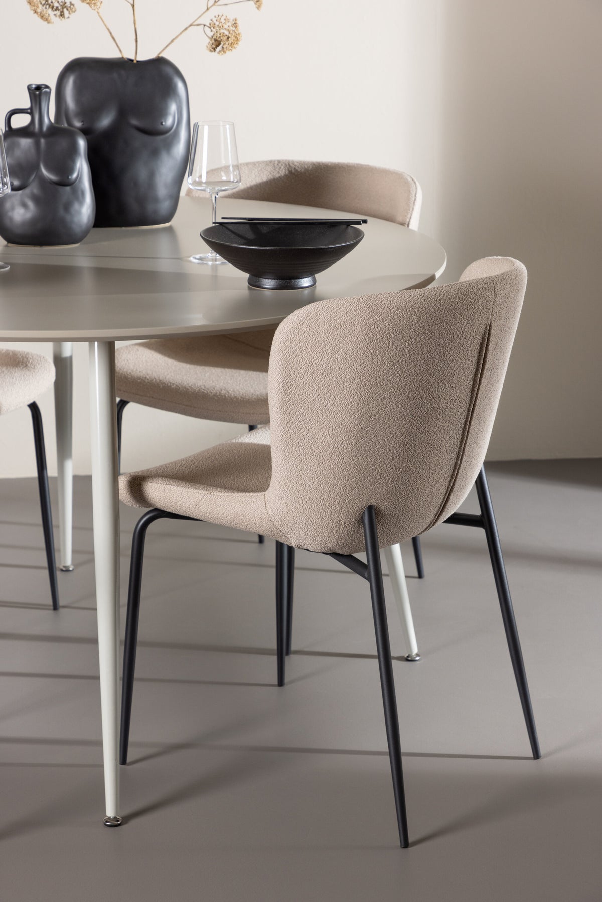 Plaza Matbord med Modesto Stolarna – MDF