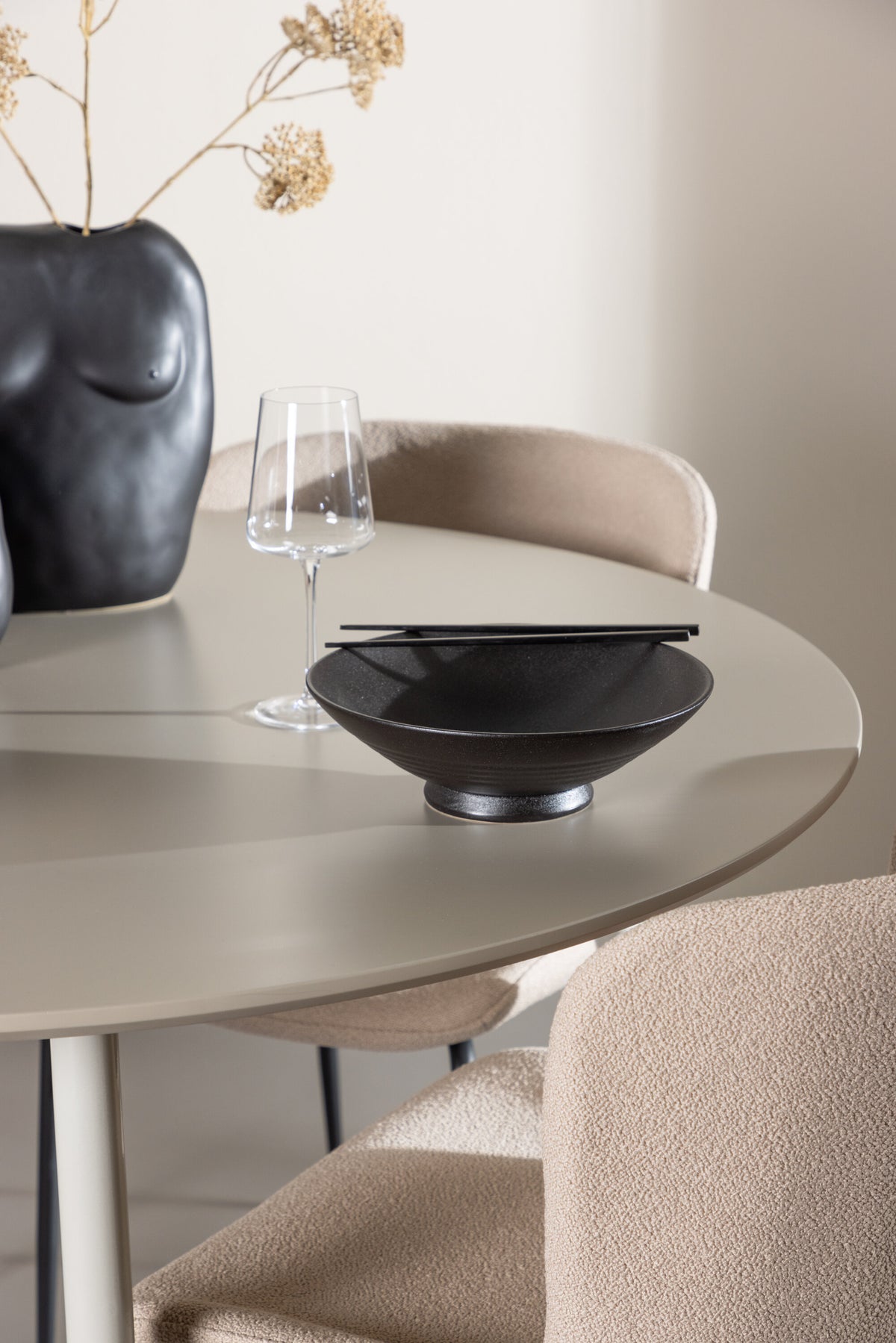 Plaza Matbord med Modesto Stolarna – MDF