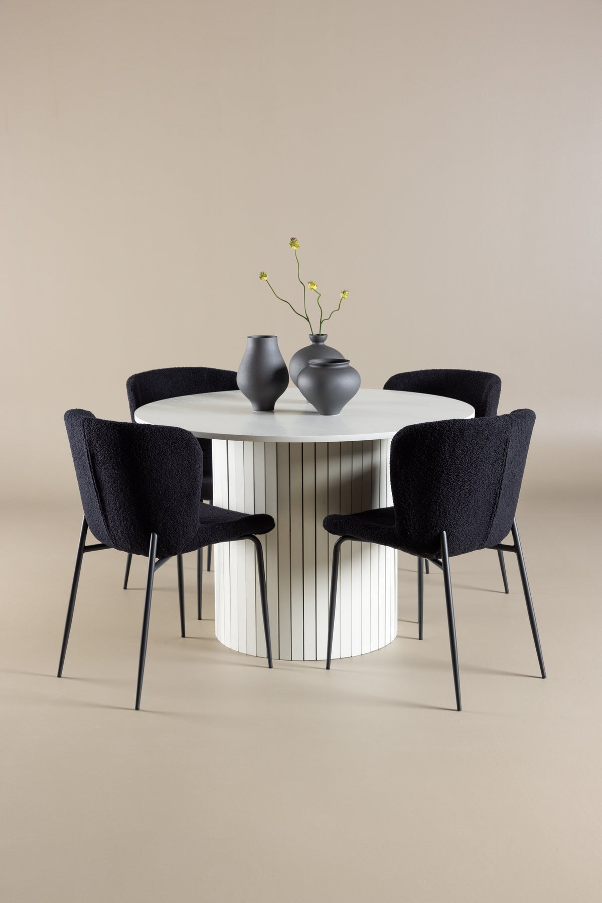 Härön Matbord med Modesto Stolarna – MDF