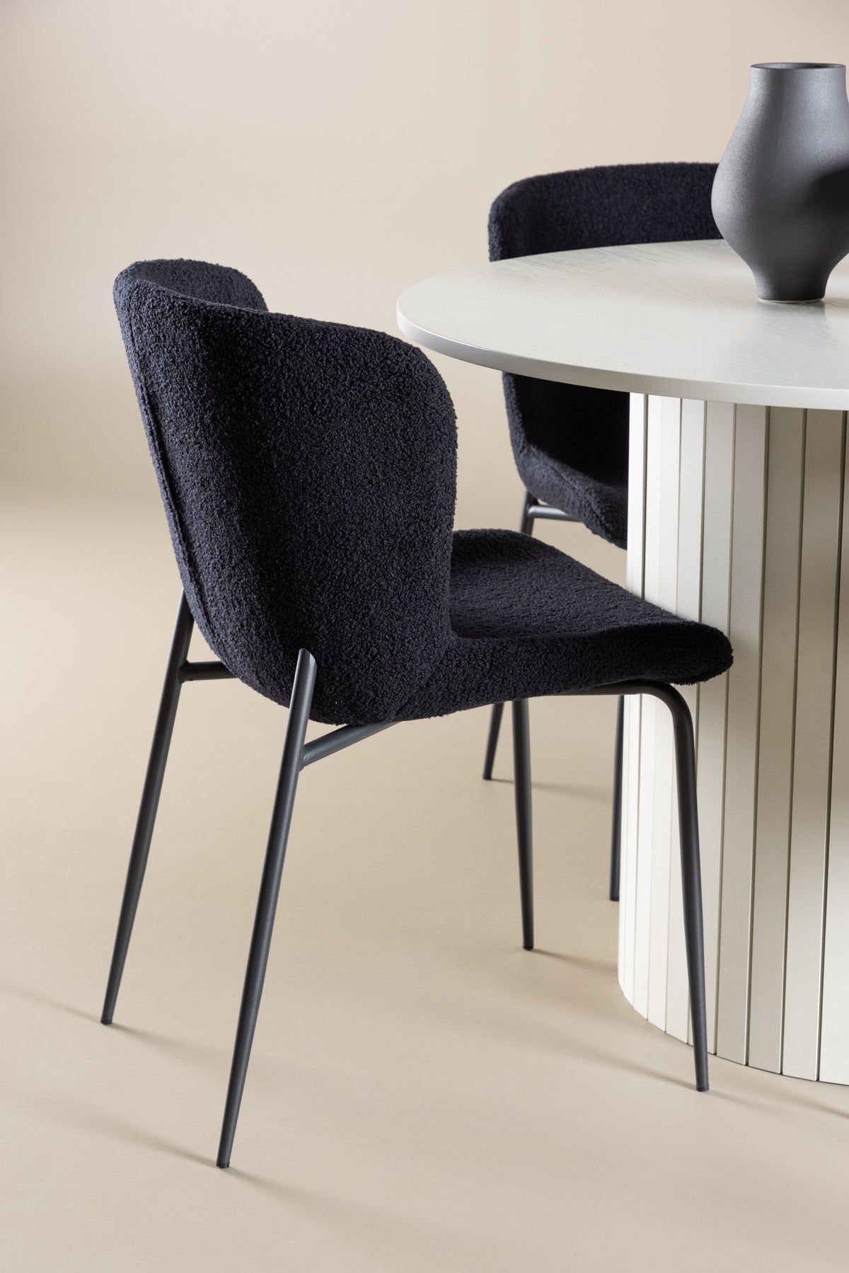 Härön Matbord med Modesto Stolarna – MDF