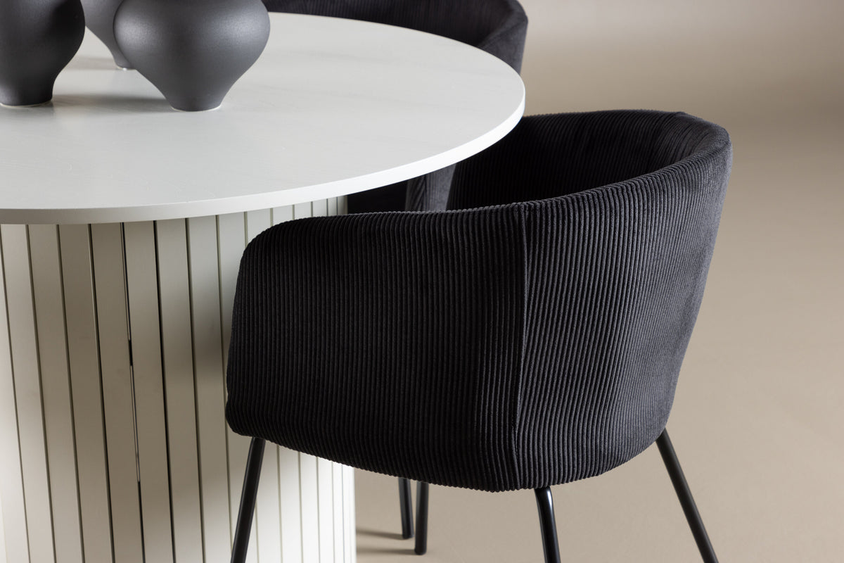 Härön Matbord med Berit Stolarna – MDF