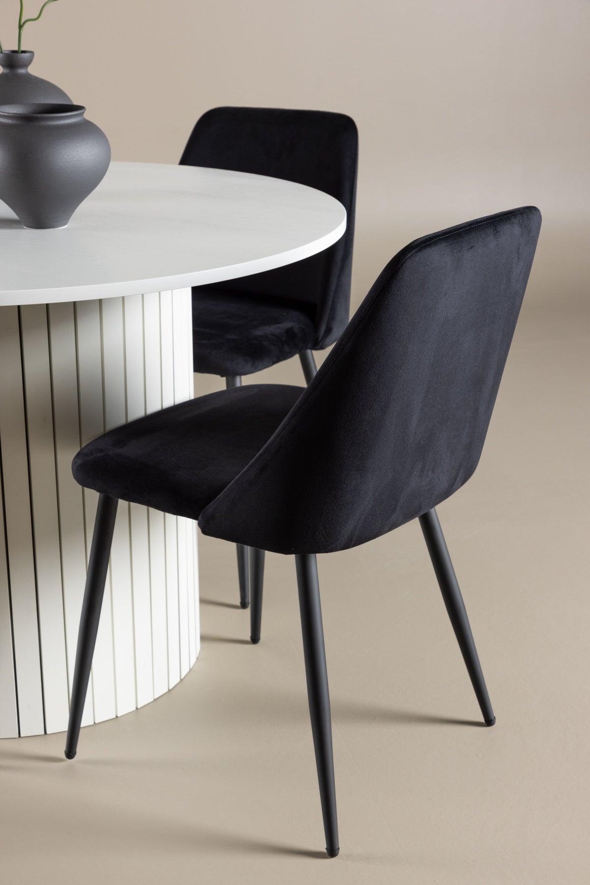 Härön Matbord med Night Stolarna – MDF