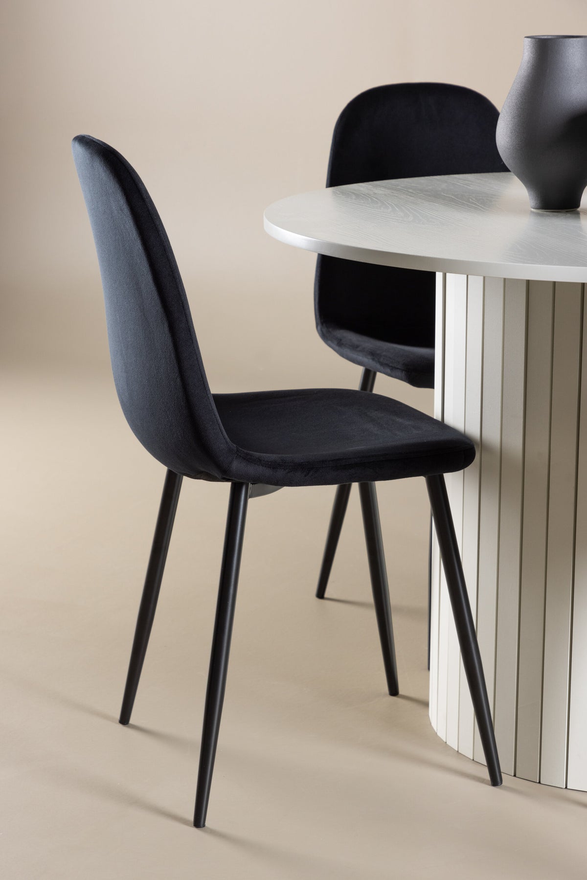 Härön Matbord med Polar Stolarna – MDF