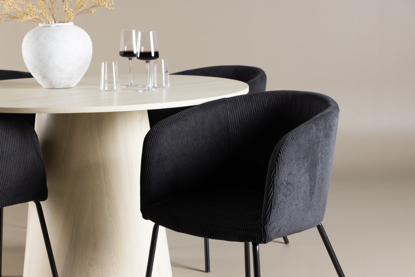 Lanzo Matbord med Berit Stolarna – MDF