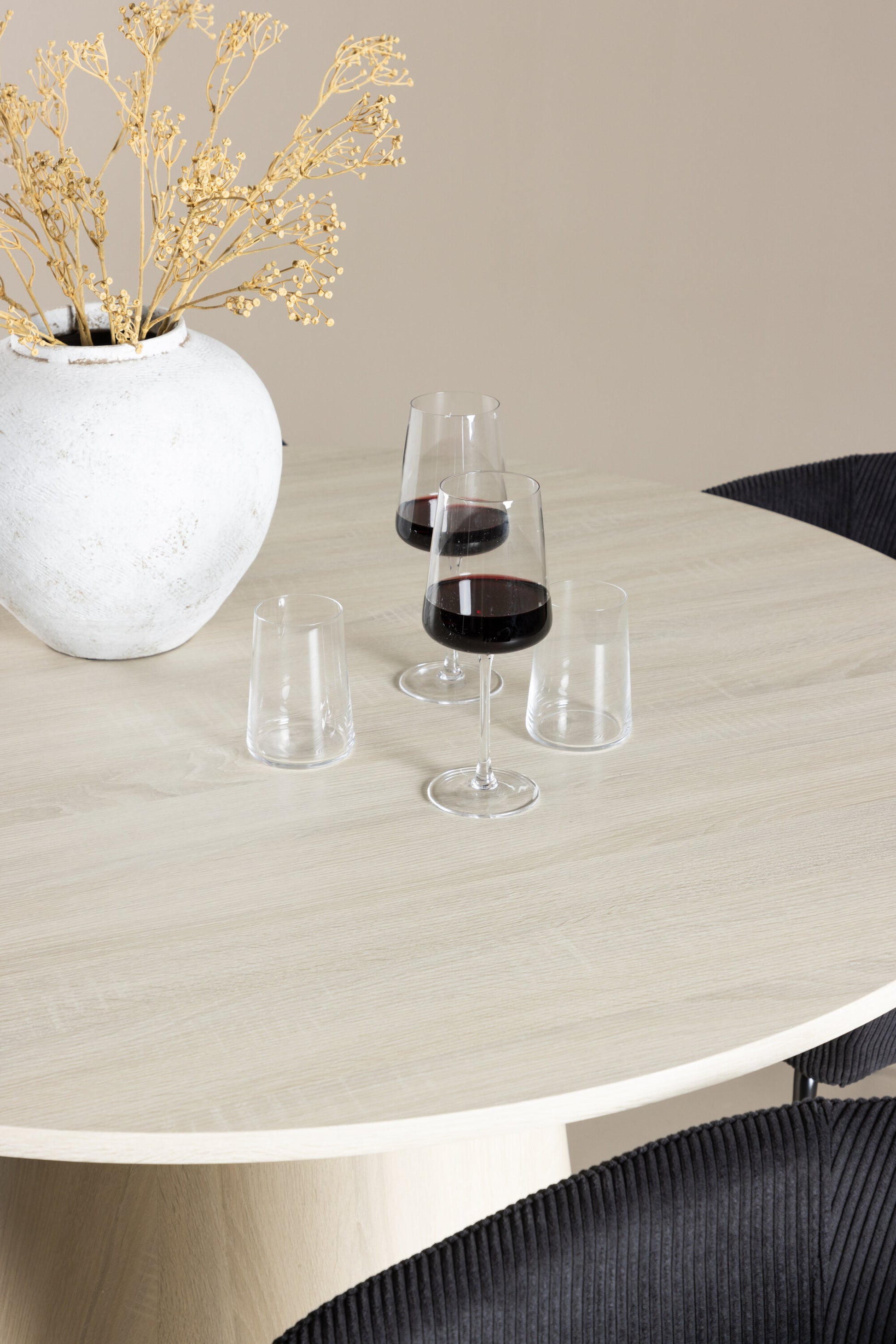 Lanzo Matbord med Berit Stolarna – MDF