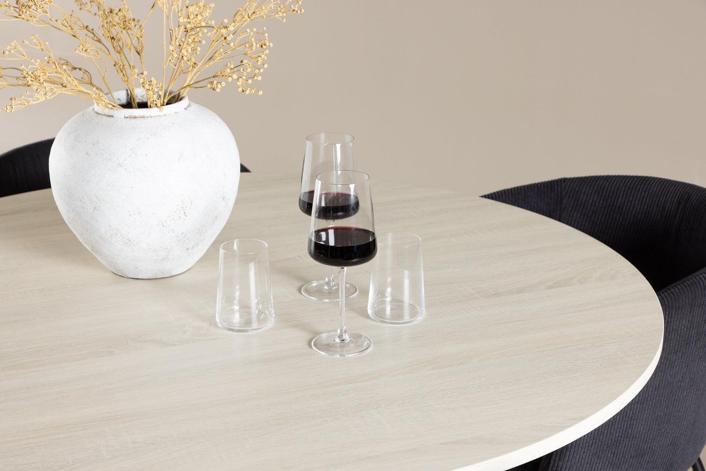 Lanzo Matbord med Berit Stolarna – MDF
