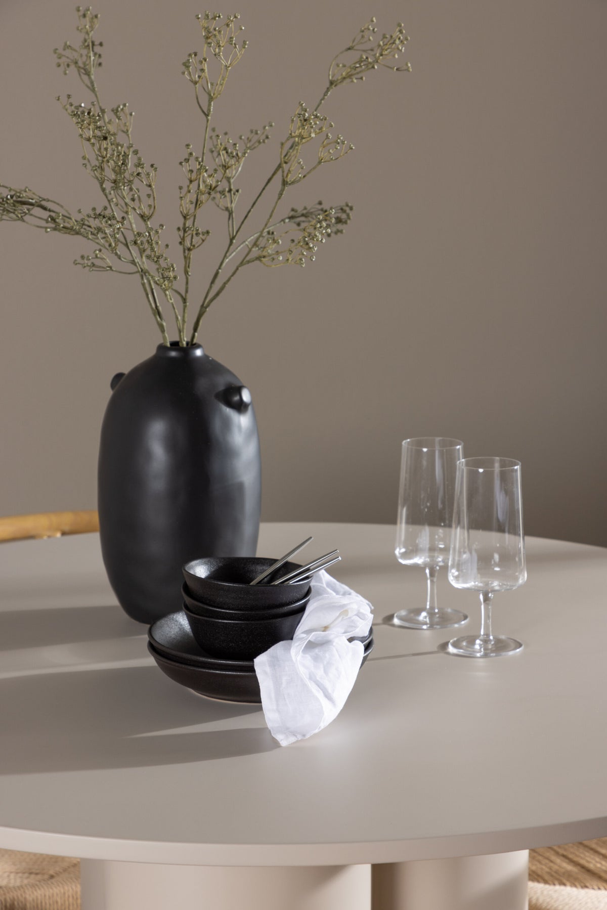 Olivia Matbord med Alfons Stolarna – MDF