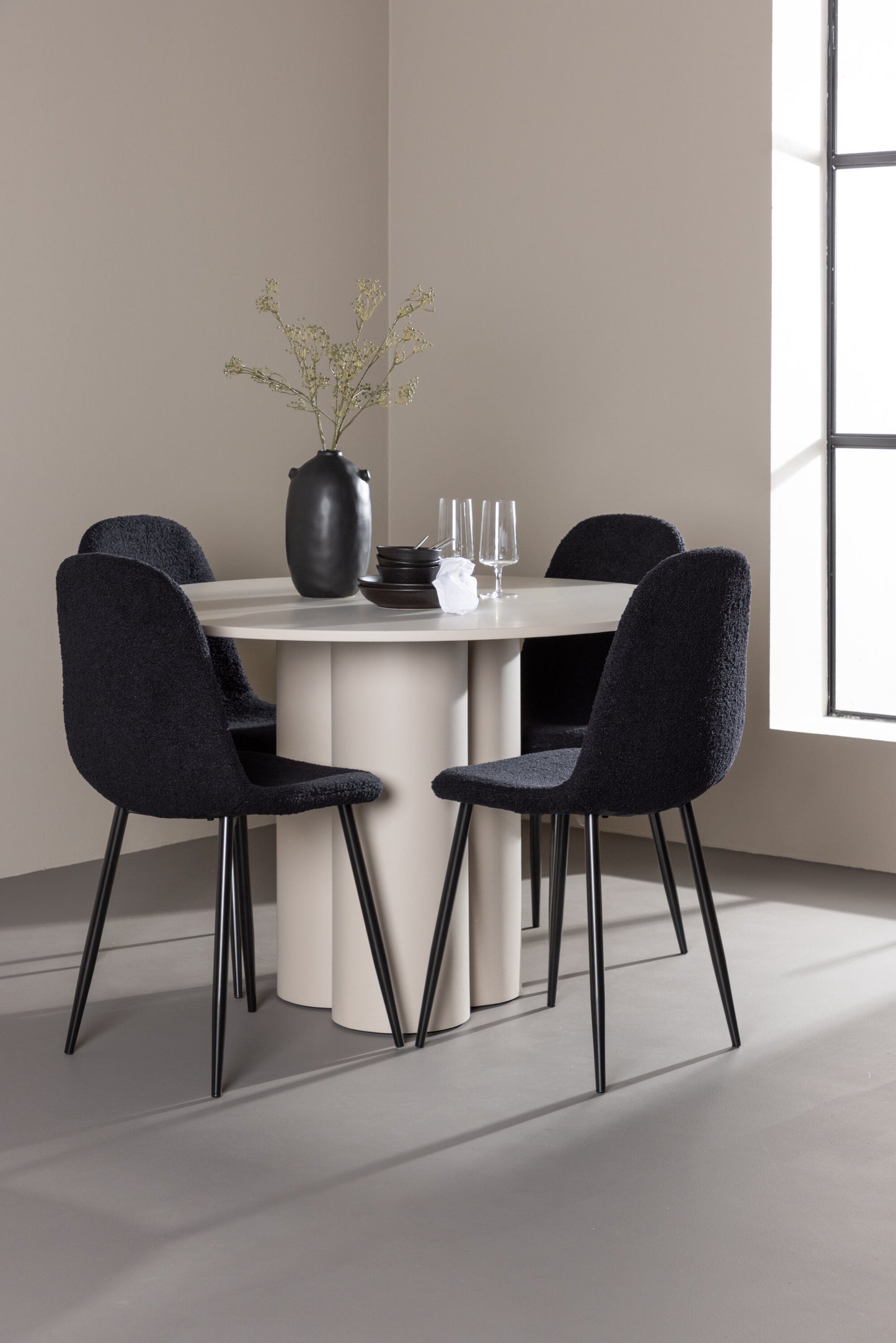 Olivia Matbord med Polar Stolarna – MDF