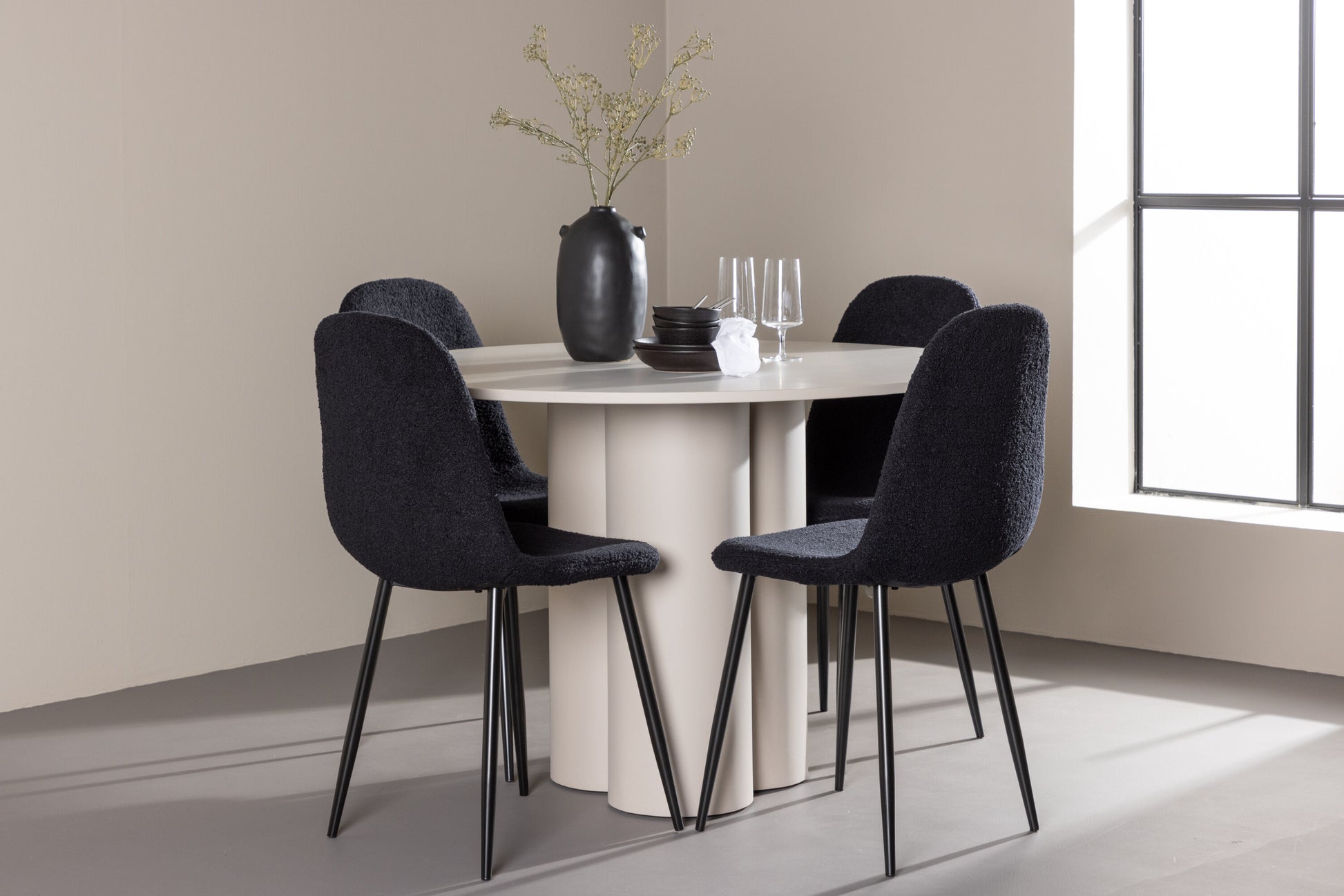 Olivia Matbord med Polar Stolarna – MDF