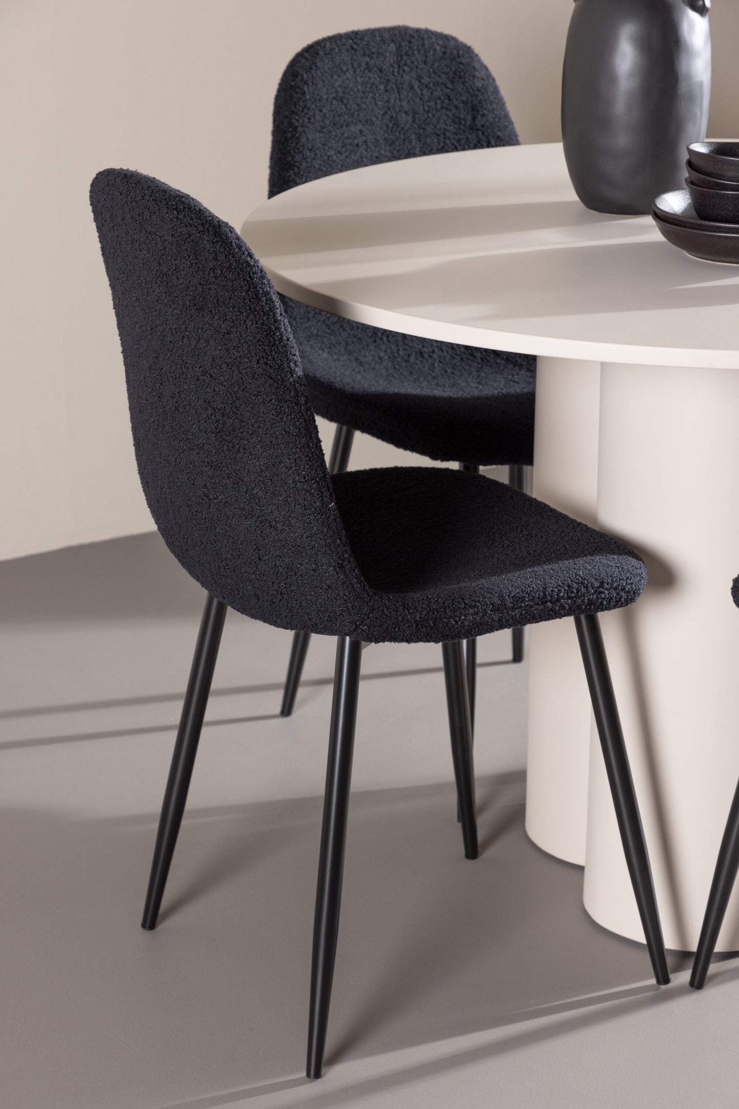 Olivia Matbord med Polar Stolarna – MDF