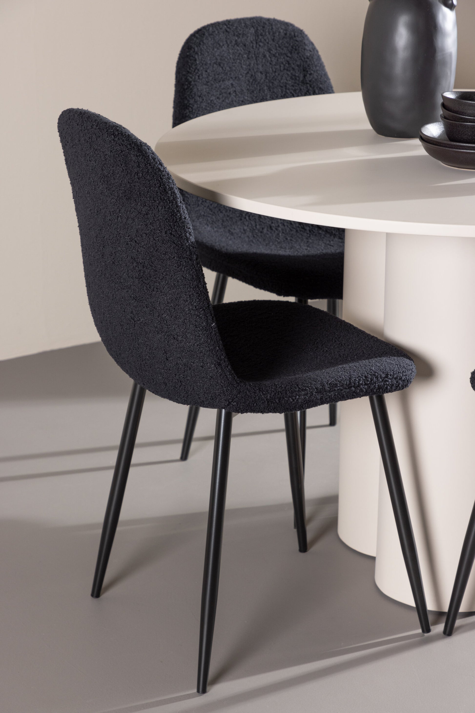 Olivia Matbord med Polar Stolarna – MDF