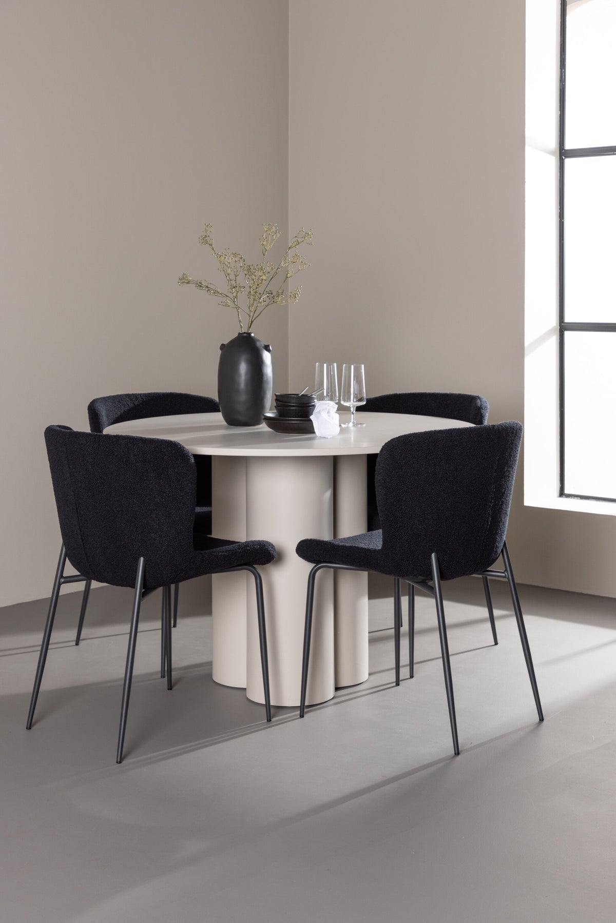 Olivia Matbord med Modesto Stolarna – MDF