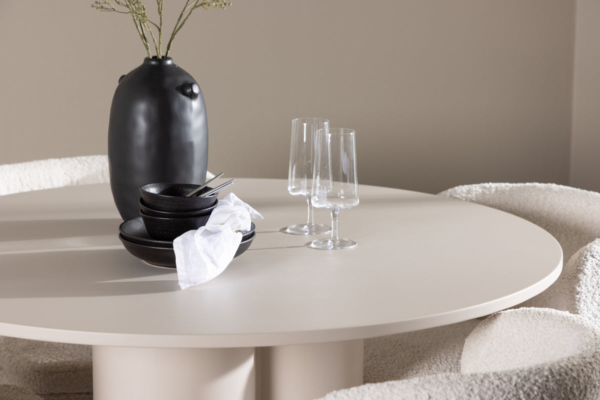 Olivia Matbord med Agnes Stolarna – MDF