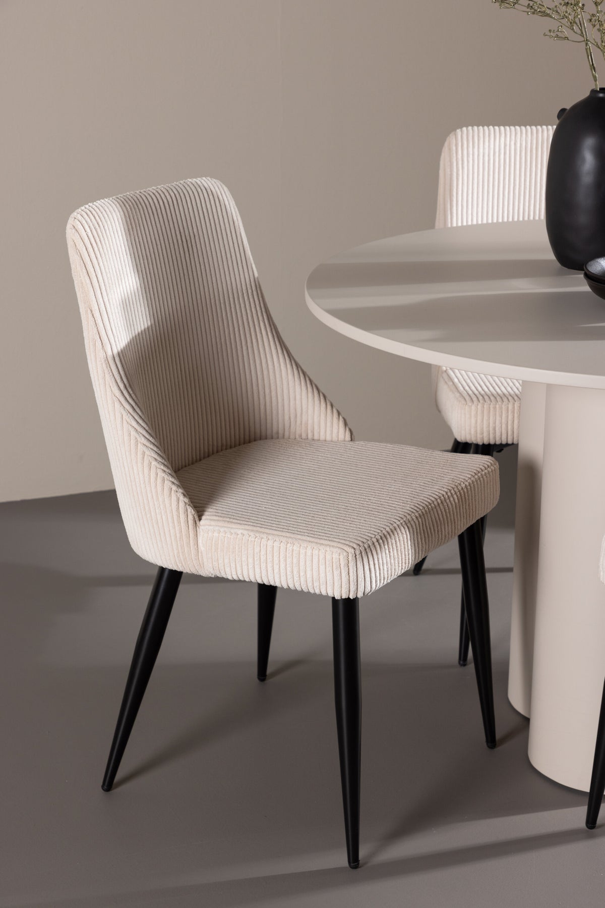 Olivia Matbord med Leone Stolarna – MDF