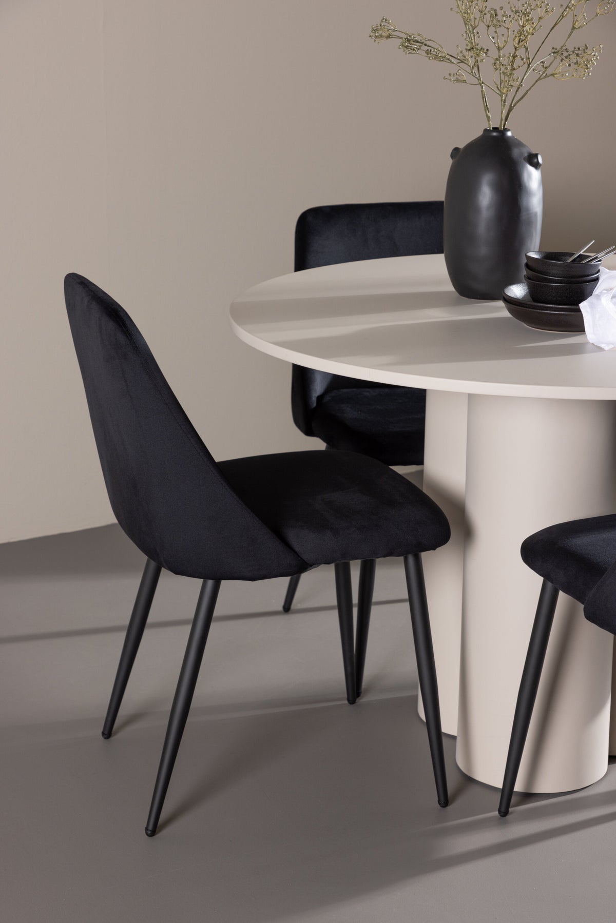 Olivia Matbord med Night Stolarna – MDF
