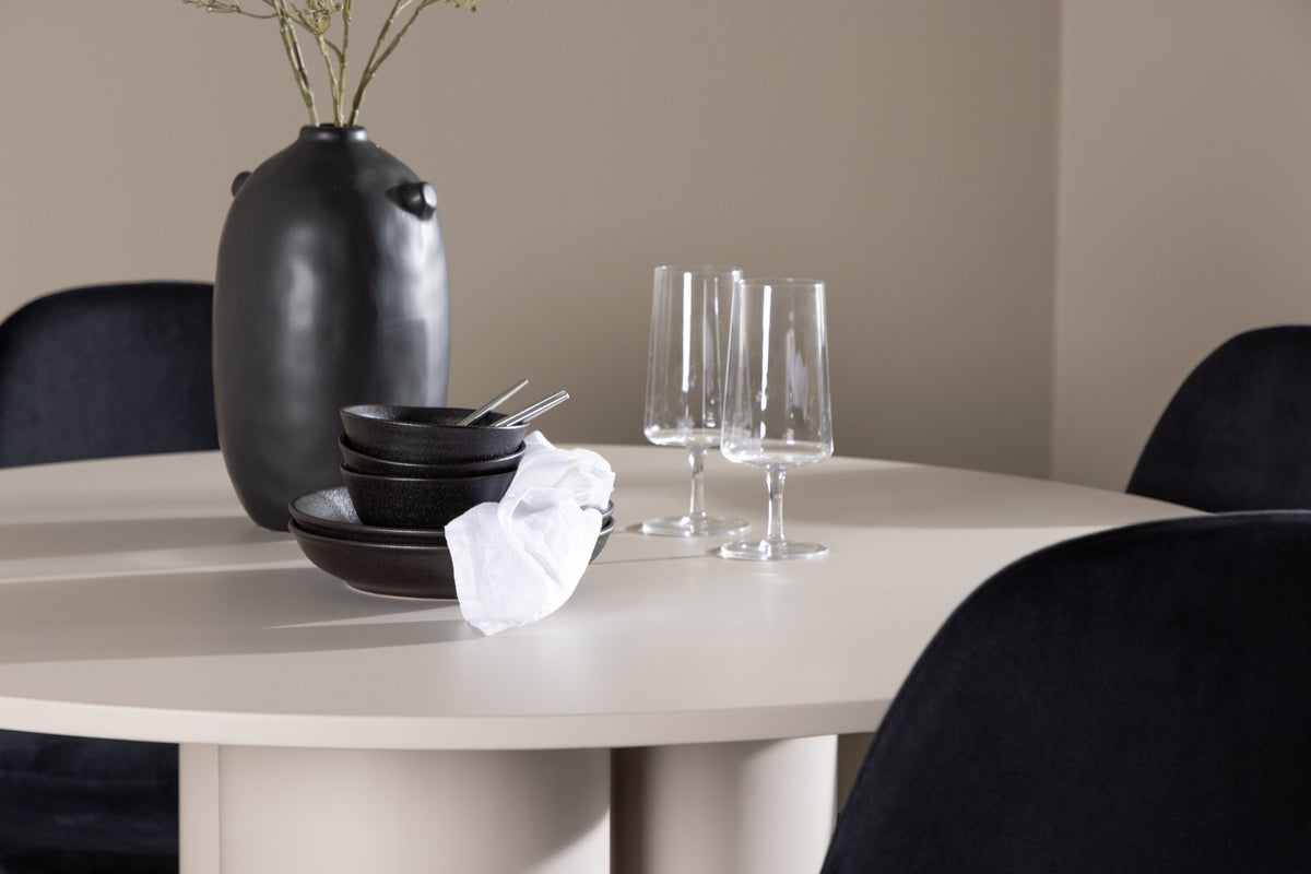 Olivia Matbord med Polar Stolarna – MDF